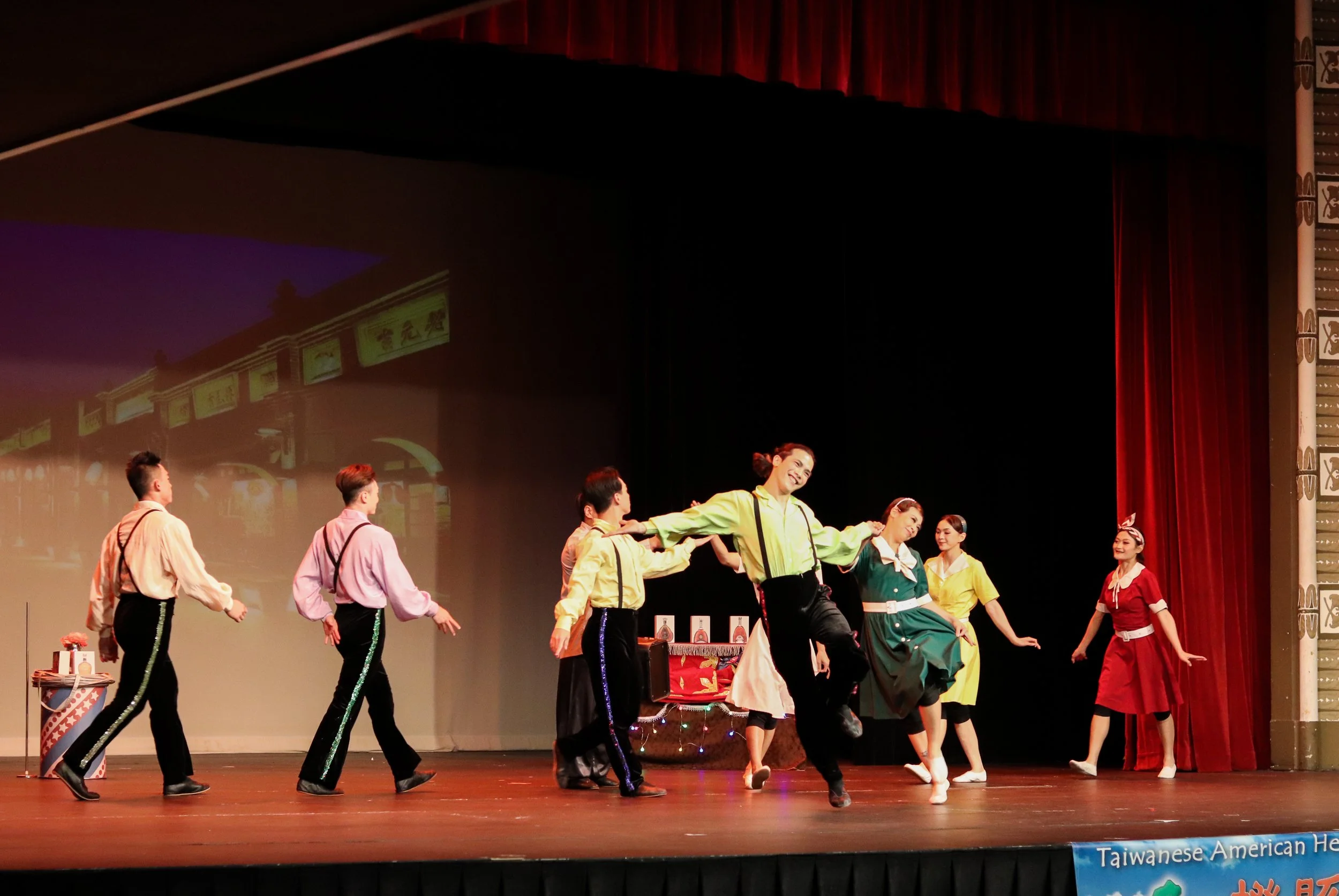 9 Taiwanese Acro Perfomance Photo by Emily Paris.jpg
