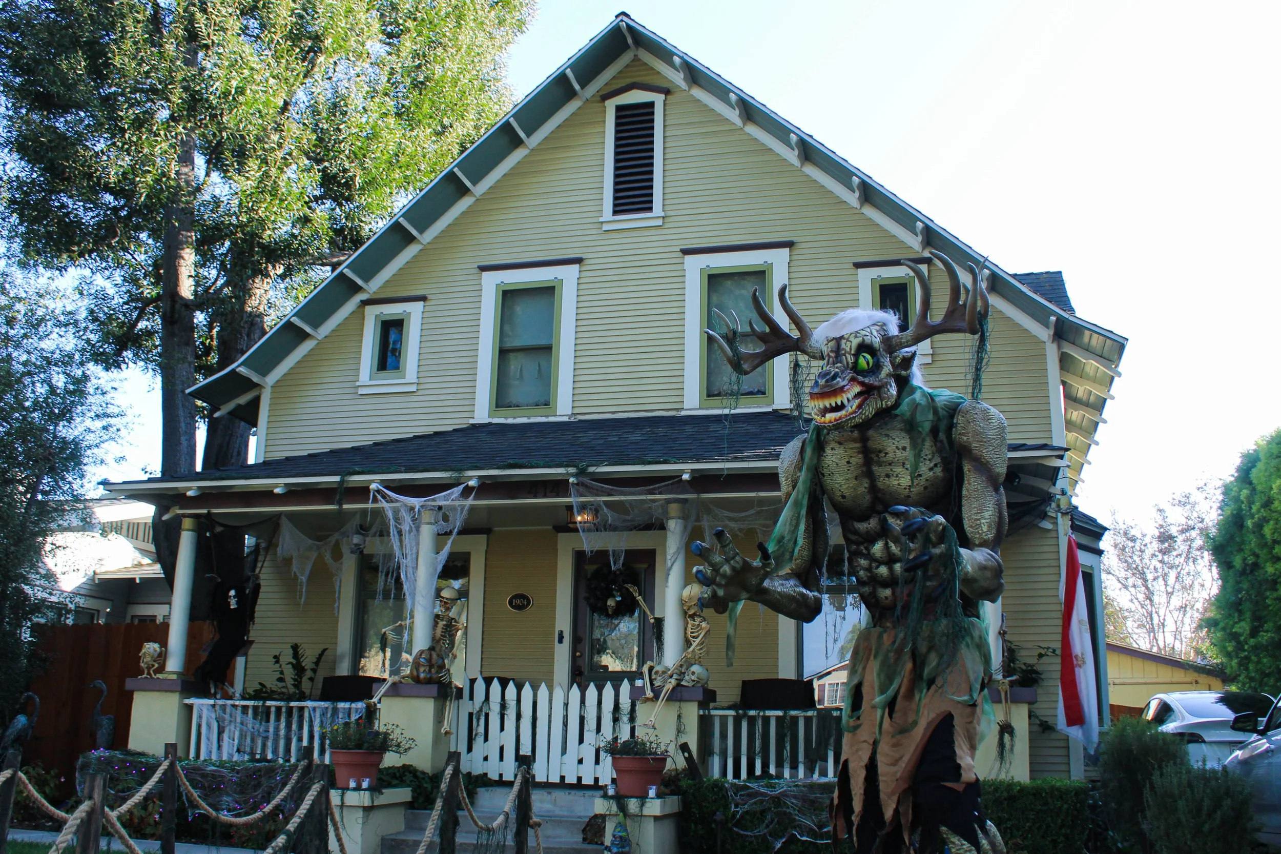    Labeling itself as the Swamp House, this yard featured a large monster that lights up at night.&nbsp;   