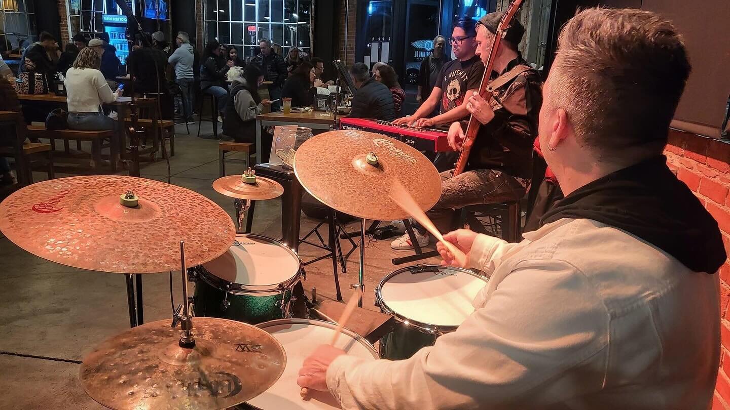 Fun with my trio at @delcielobrewing in Martinez, Ca #latinjazz #jazz #pianobassdrums #delcielobrewing #bosphoruscymbals #canopusdrums #workingdrummer #giglife #livinginrhythm