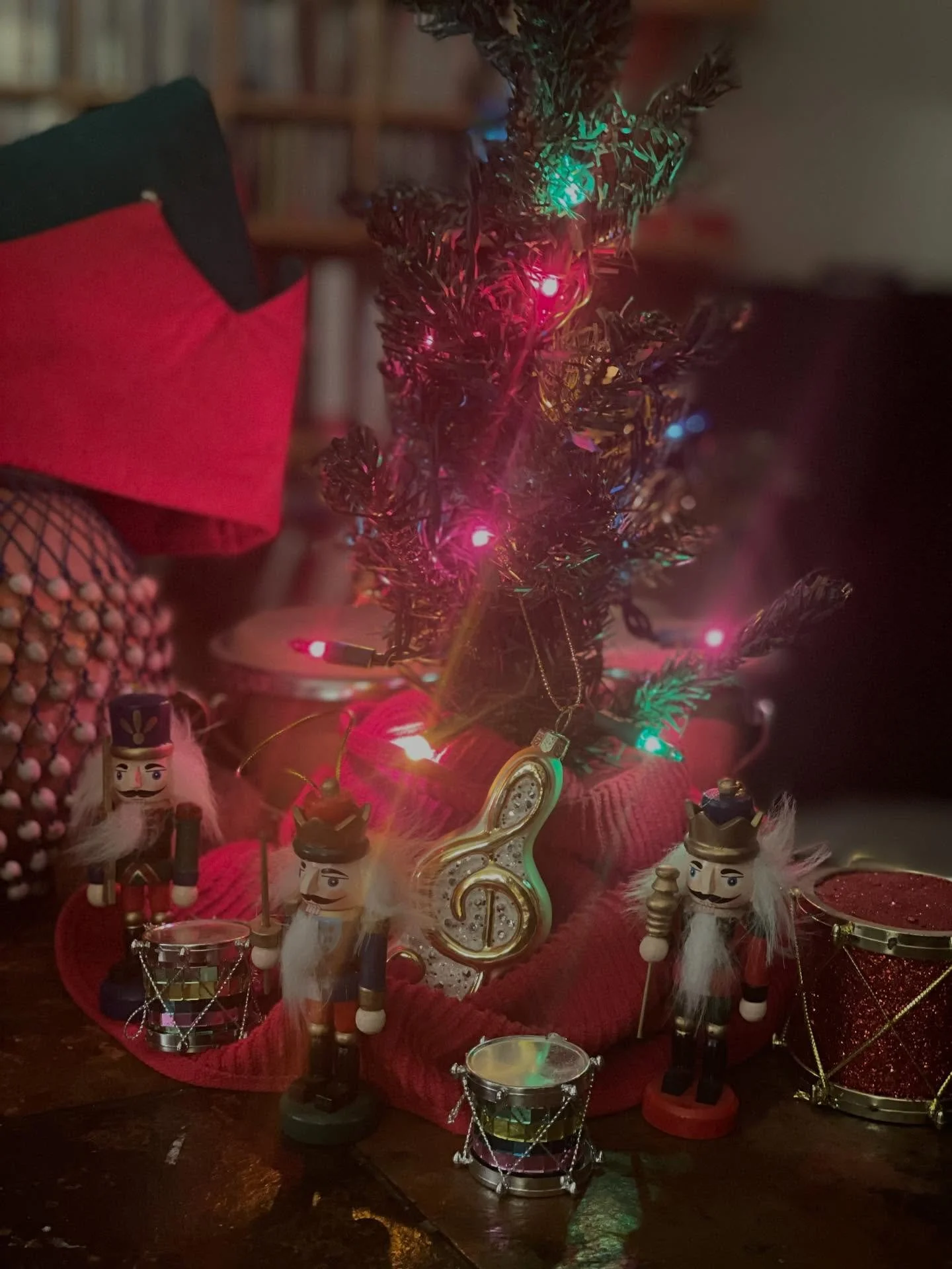 Happy Holidays to you all. Enjoy the Season, spread love and joy.  #happyholidays #christmas #christmasstree #holiday #nutcracker #drummer #livinginrhythm