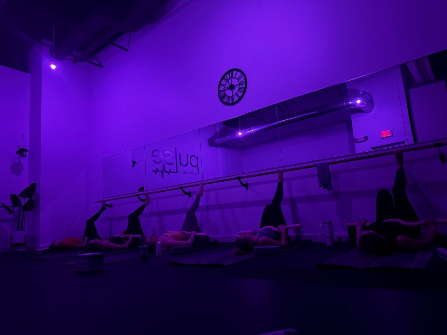 Everything feels like &lsquo;go-go-go&rsquo; right now&hellip; but I still take my time to move for me, my mental health, and my nervous system. She deserves It. 💪🏻 

Holiday chaos hits hard. Don&rsquo;t let your workout be the thing you give up. ?