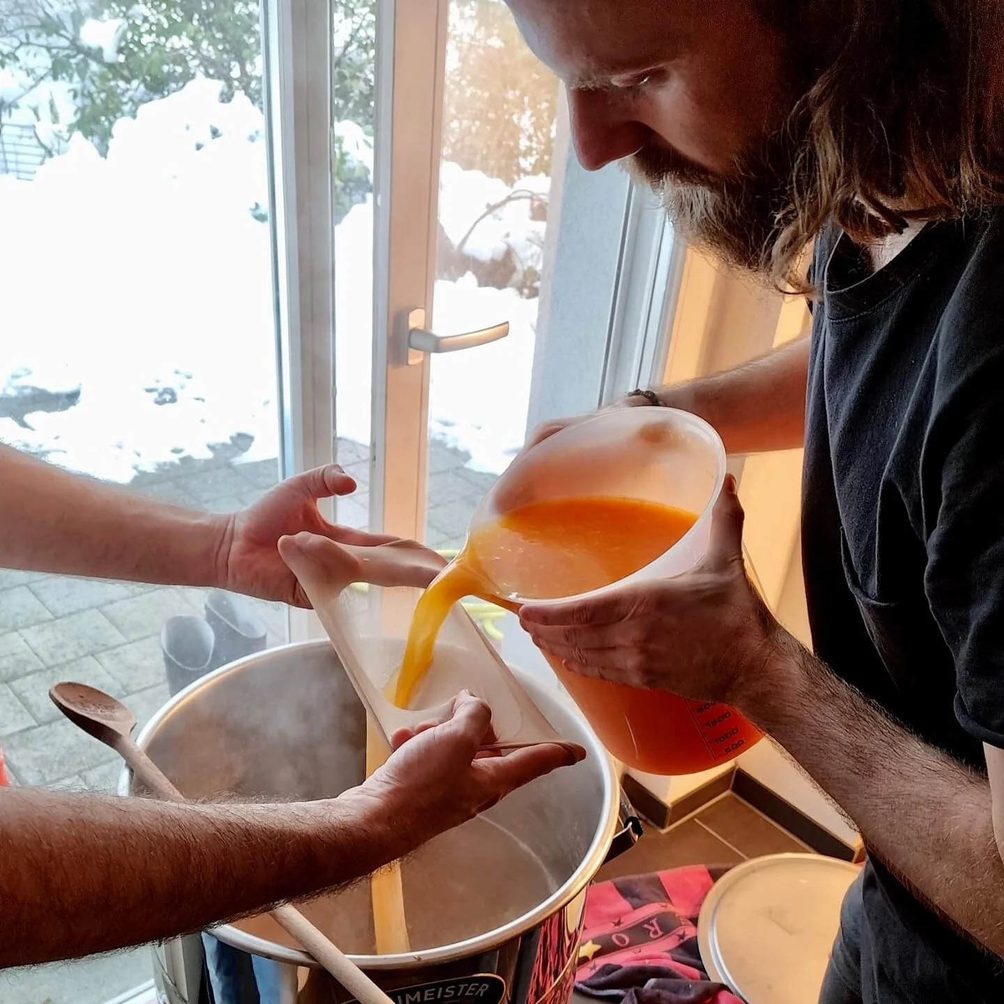 Citra dry-hopped citrus-fruited gose in the making 🍊🍋 🍊 
.
.
#citracitrus #gose #heimeligbier #lemon #mandarin #grapefruit #orange #sourbeer #gosebeer #craftbeer #heimelig