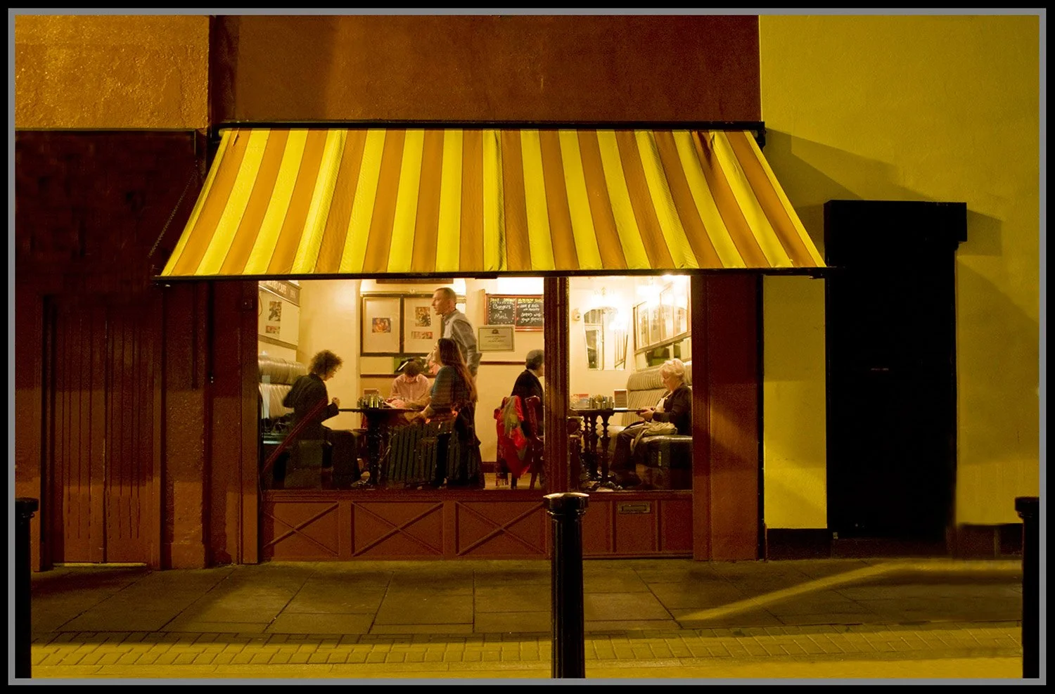 Jeanette Lowe: Metro Cafe (21x30) Halbe Framed €145 (Unframed €65)