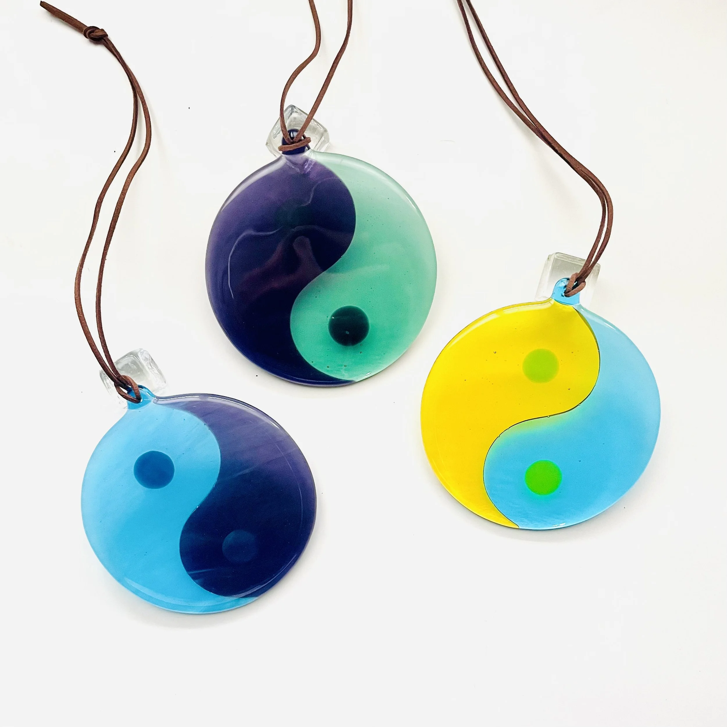 Glass Yin Yang Suncatcher – 5” Round