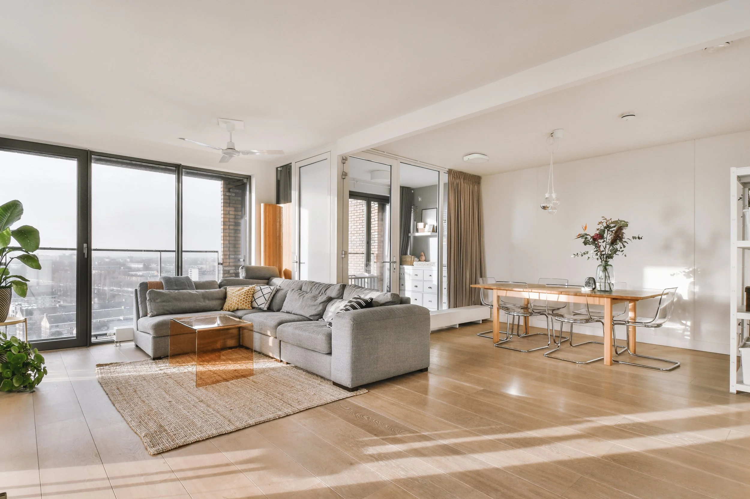 Luxury living room with Control4 smart home automation and integrated lighting | VIP Smart Homes