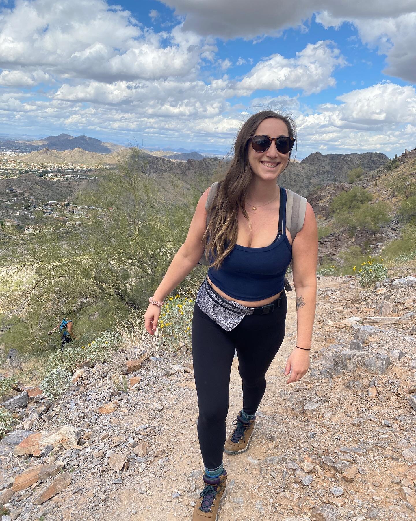 A much needed weekend away filled with mountains, cacti and palm trees @stephaniekorkigian 🏔 🌵 🌴 

.
.
.
#travel #adventure #arizona🌵 #nature #cacti #hikingadventures #girlslovetravel #scottsdale