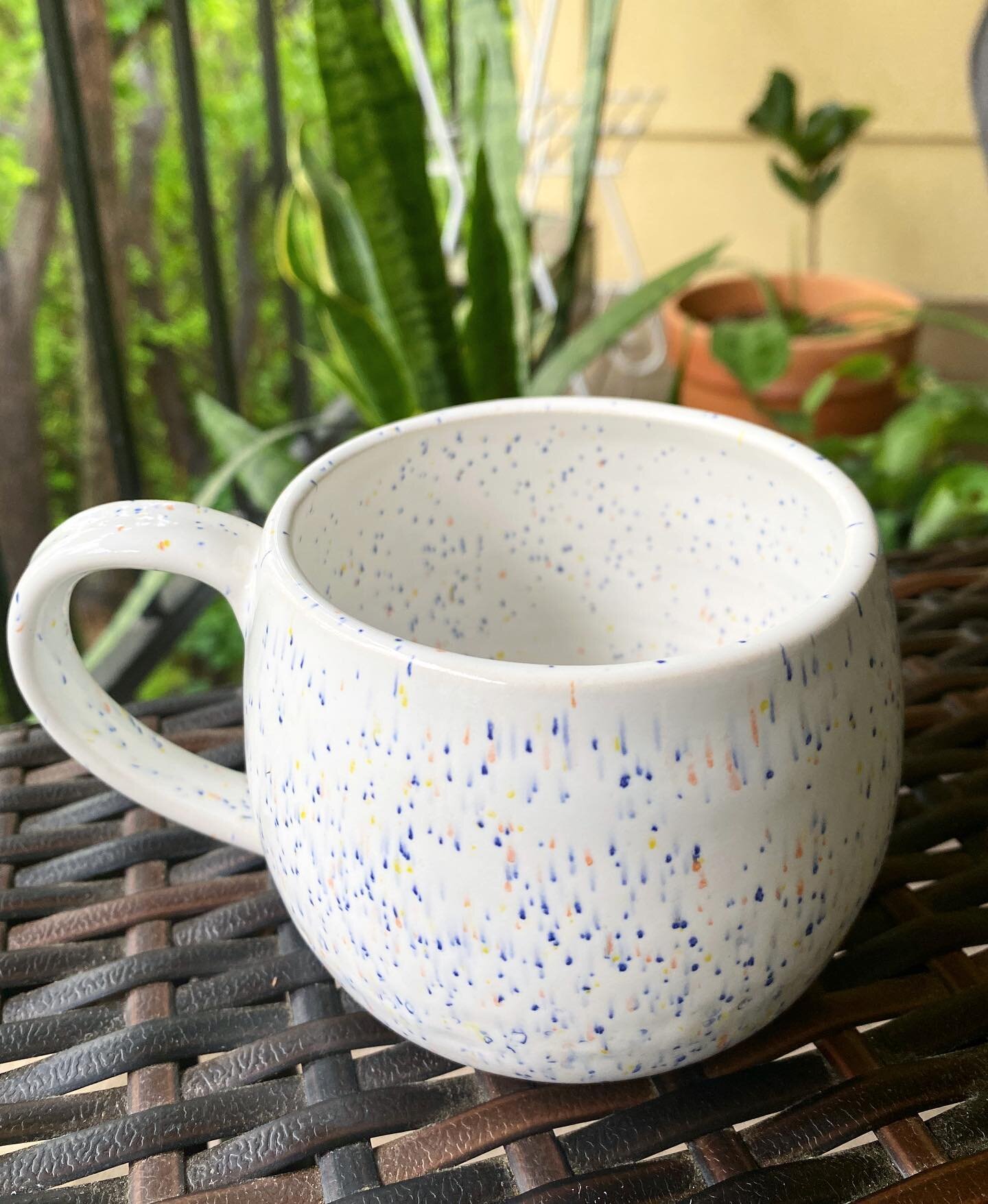 So excited with how great this speckled glaze turned out! Made this mug with a matching plate for a friend and looking forward to making more pieces like this 🌈✨
.
.
.
#mugs #mugshot #ceramics #pottery #makersgonnamake #rainbow #clay #rainbowmug #sp