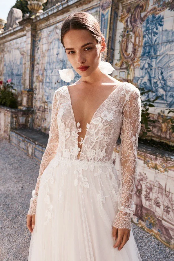 romantic long sleeve lace wedding dress