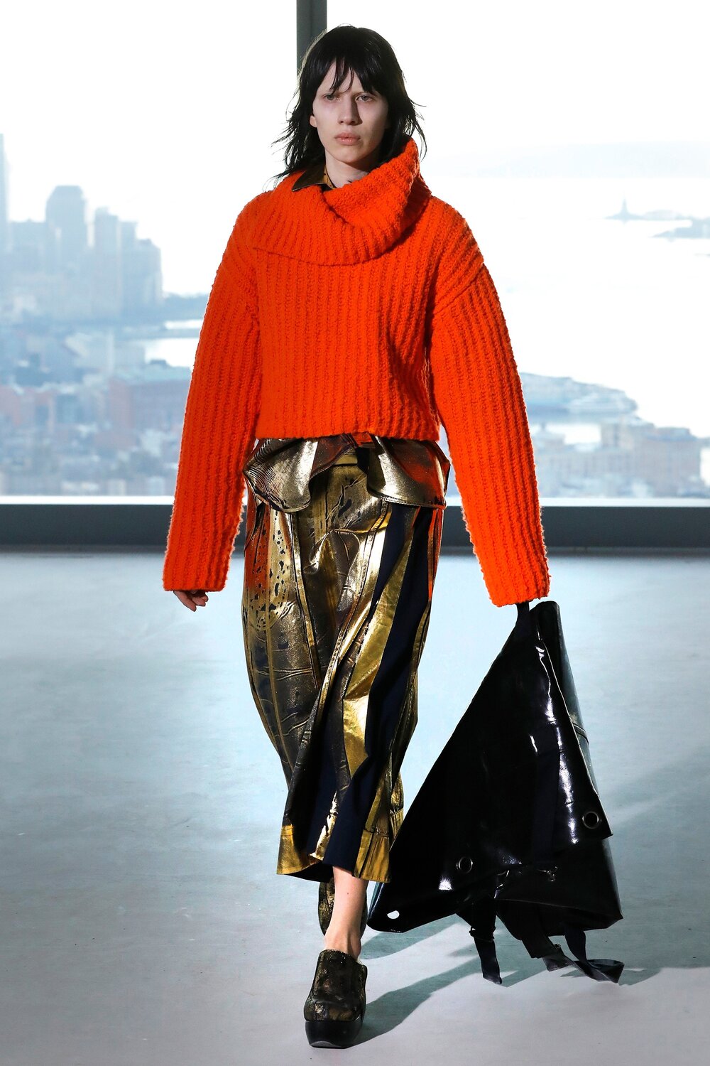 SIes Marjan’s use of Holland orange.
