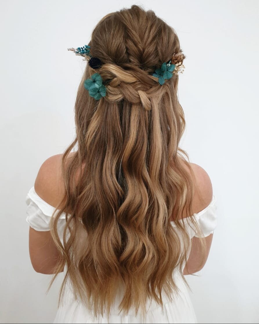 Dreamy hair
.
#braids #amazinghair #longhairstyles #longhairideas #driedflowers #hairaccessories #coolumhairdresser #sunshinecoasthairdresser #sunshinecoastweddinghairdresser #hairstyleideas