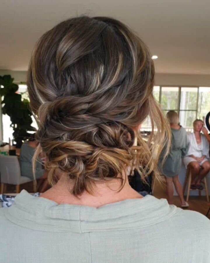 This bun has all of the details 🤩
.
One of todays lovely Bridesmaids.
I'm so glad after the storm we had here last night that the weather cleared up just in time for @libby_in_wonderland wedding 🥰
.
#qldhairdresser #qldhair #hairgoals
#sunshinecoas