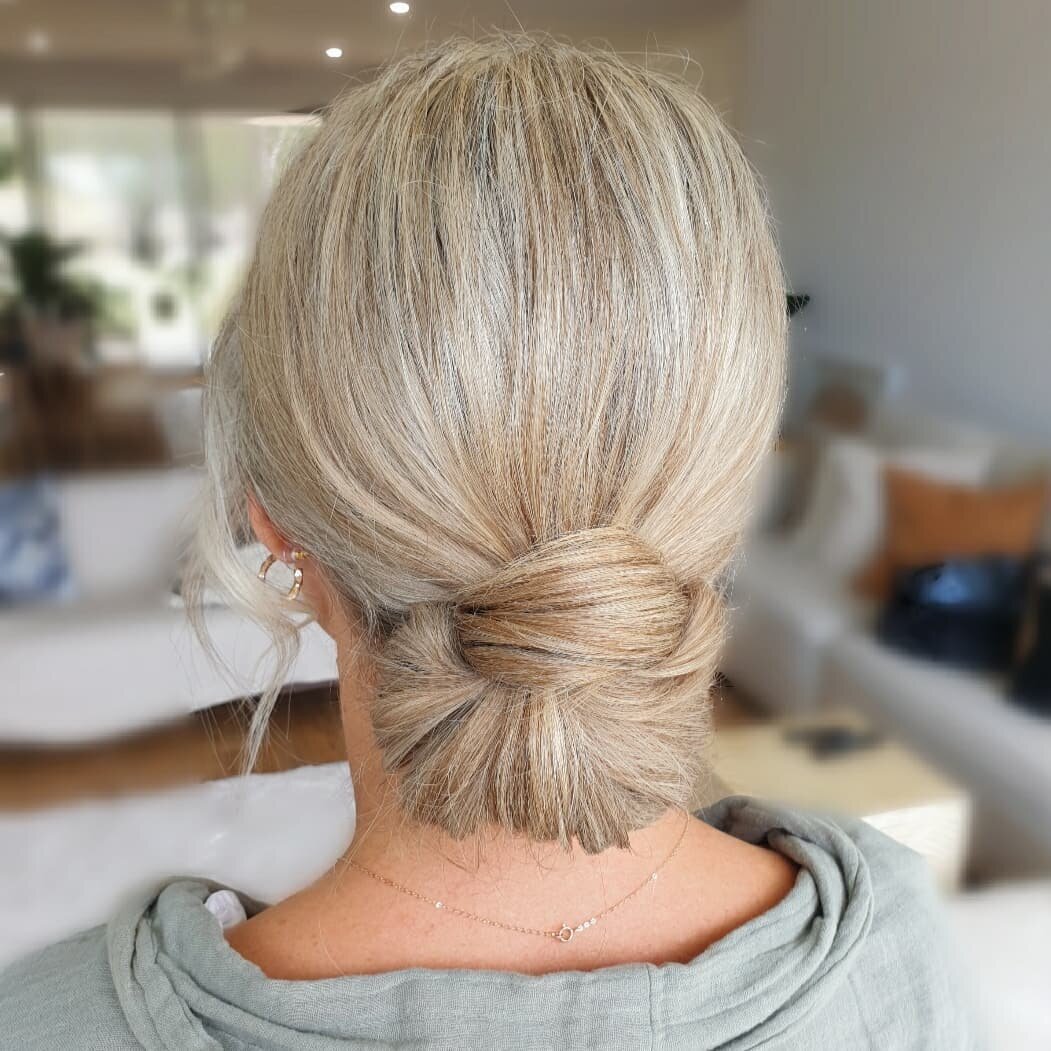 One of my favourite textured buns. You can never go wrong with a low bun. 
.
Products used.
@keuneanz - Precision Powder
@keuneanz - Wax Spray
@eco_style_project - Dry Shampoo
@schwarzkopfau - Liquid Hair Spray
@dysonhair - Hair Dryer 
@cloudnineoz -