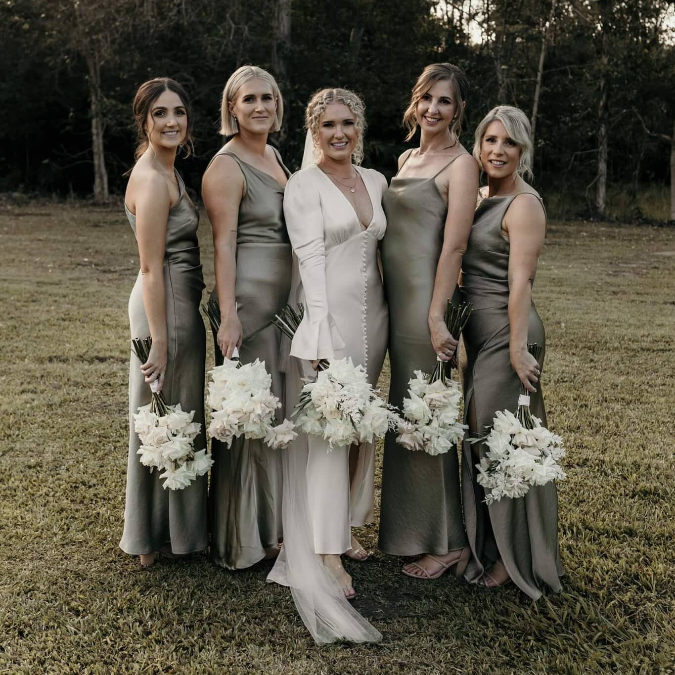 I just love weddings. I have the best job. Was a fun day hanging out with this gorgeous group of girls. It's always so lovely meeting other Sunny Coast locals 💗