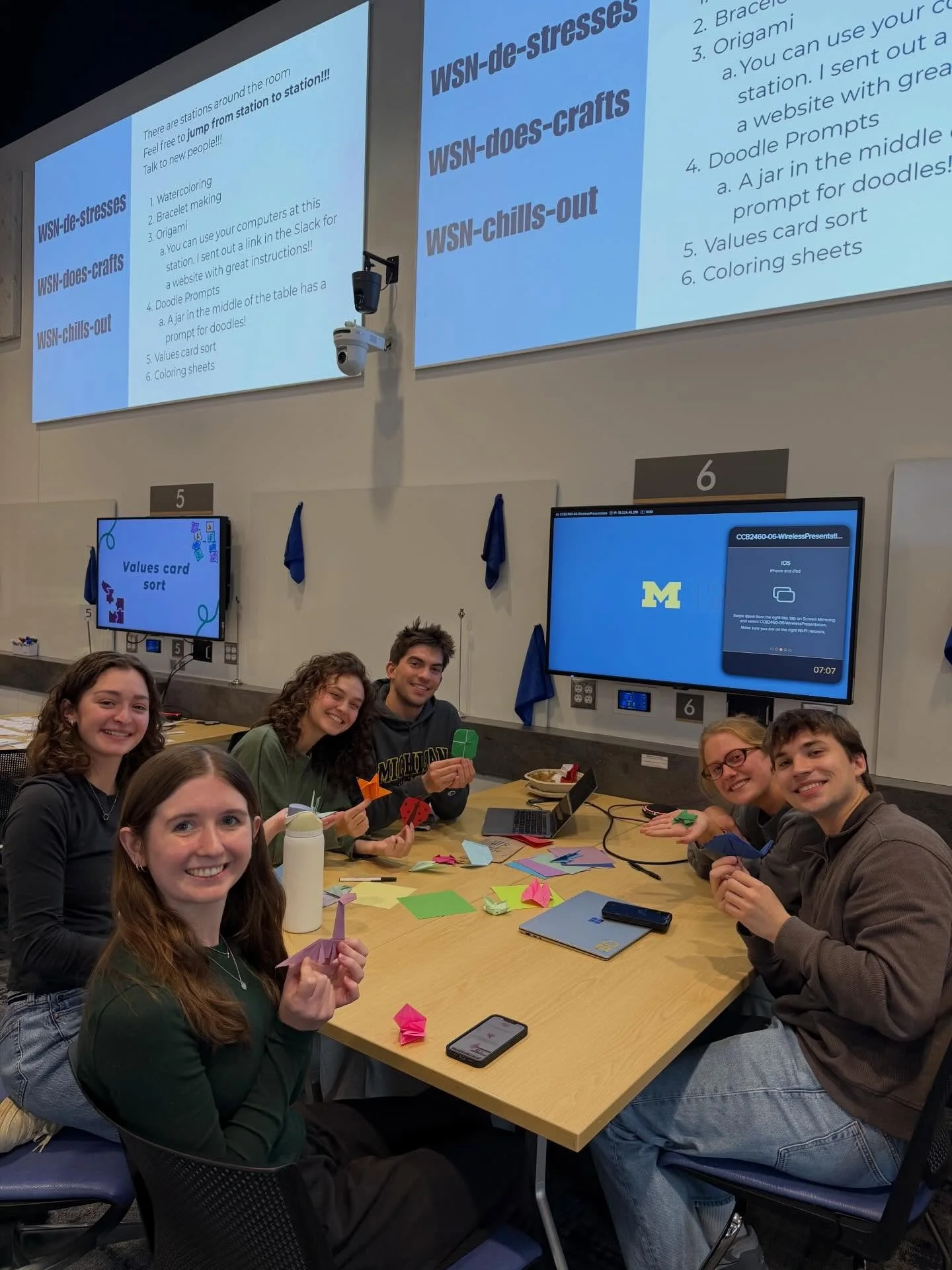 #WSNDoesCrafts 🎨

Last night at our weekly Facilitator Meeting, our facilitators took some time to decompress from midterms with a little creativity! From origami and watercolor to value affirmations, doodling, coloring sheets, and bracelet making, 