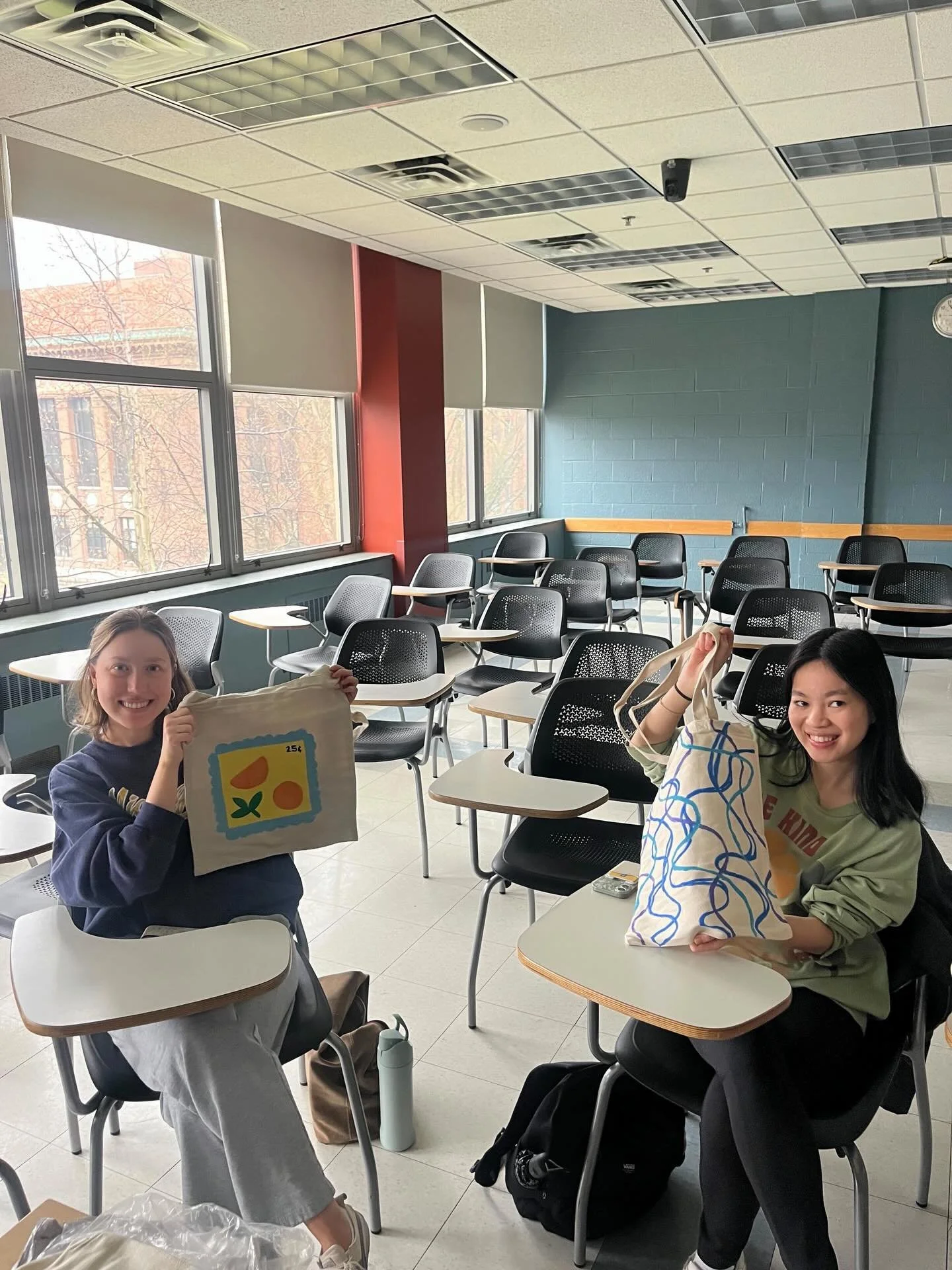 Just some friendly faces from our Tote Bag Painting! 🎨🩷

#umich #wolverinesupportnetwork #mentalhealthawareness