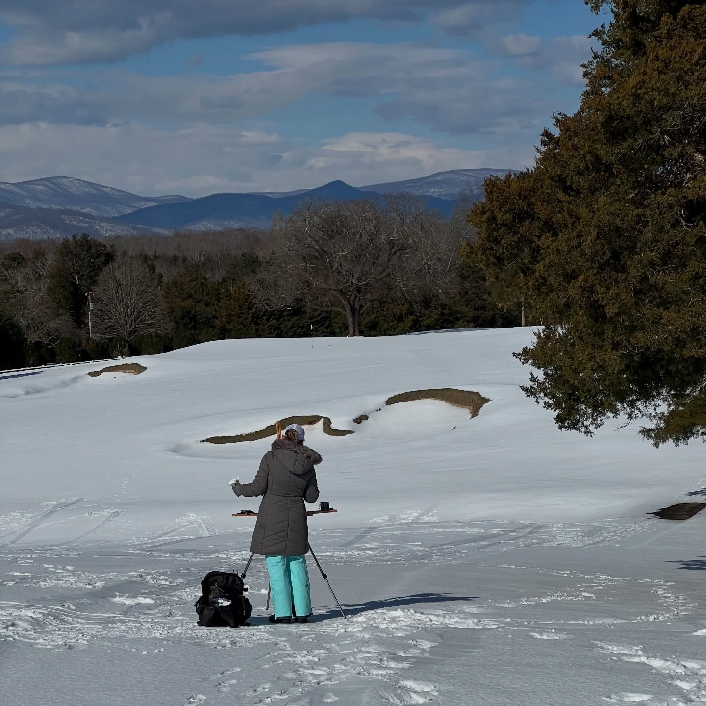 Snow under my feet. 
Mountains ahead. 
Paint in my hands.
Stillness like this asks you to listen.
Winter plein air hits different.

A fond memory from January 2025.✨