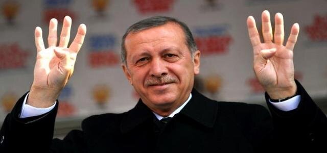 Erdoğan holding up the symbol of the Muslim Brotherhood