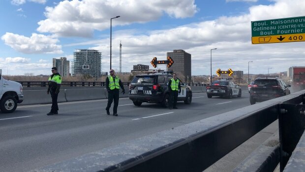 COVID-19 road checkpoint (Photo from CTV News Ottawa)