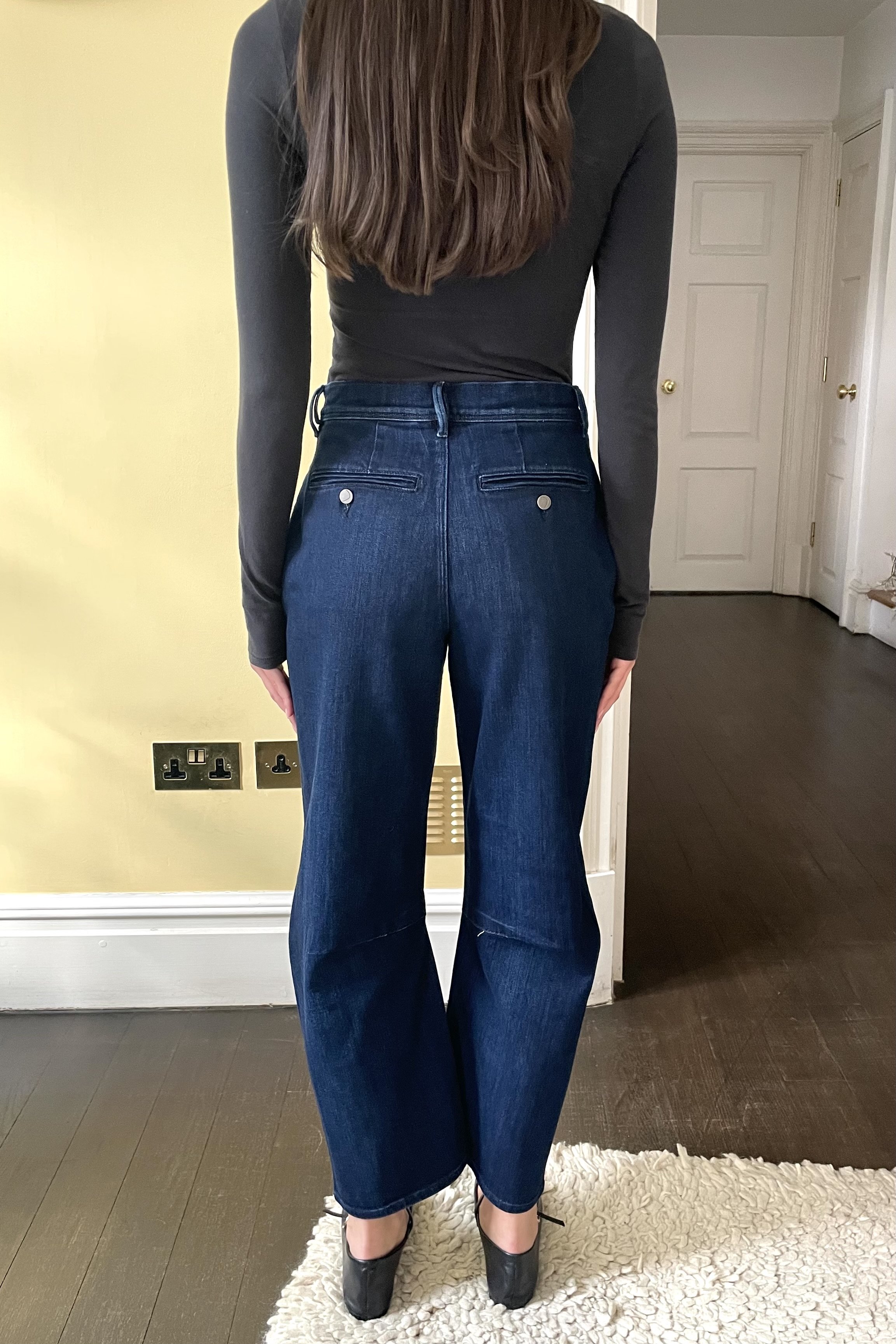 this style above also has GREAT potential, but needs tweaking (needs to be slightly less baggy and with a narrower leg opening)