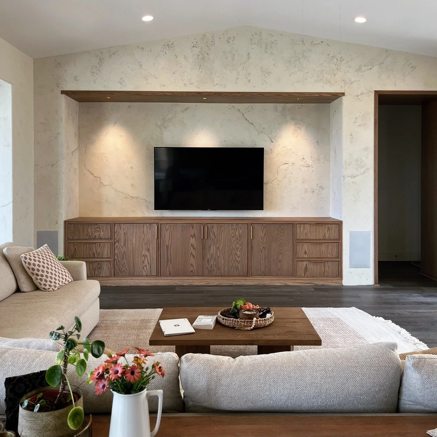 It&rsquo;s not every day that a client asks you to make their walls look like an ancient crumbling stone manor and/or a craggy cliff face.

#plaster
#limeplaster
#customplaster
#architecturalfinishes
#plasterwalls
#healthymaterials
#sandiegoplasterer