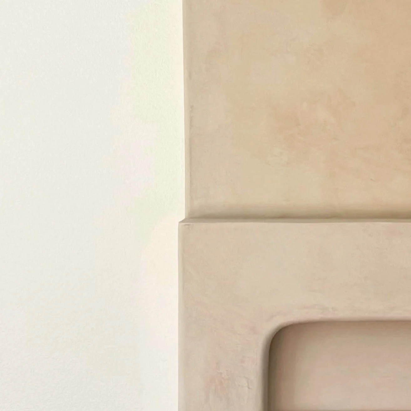 Handmade geometry in lime plaster

#plaster
#limeplaster
#customplaster
#plasterwalls
#healthymaterials
#sandiegoplasterers
#sandiegoplaster
#decorativeplaster
#plasterfireplace
#earthausplaster