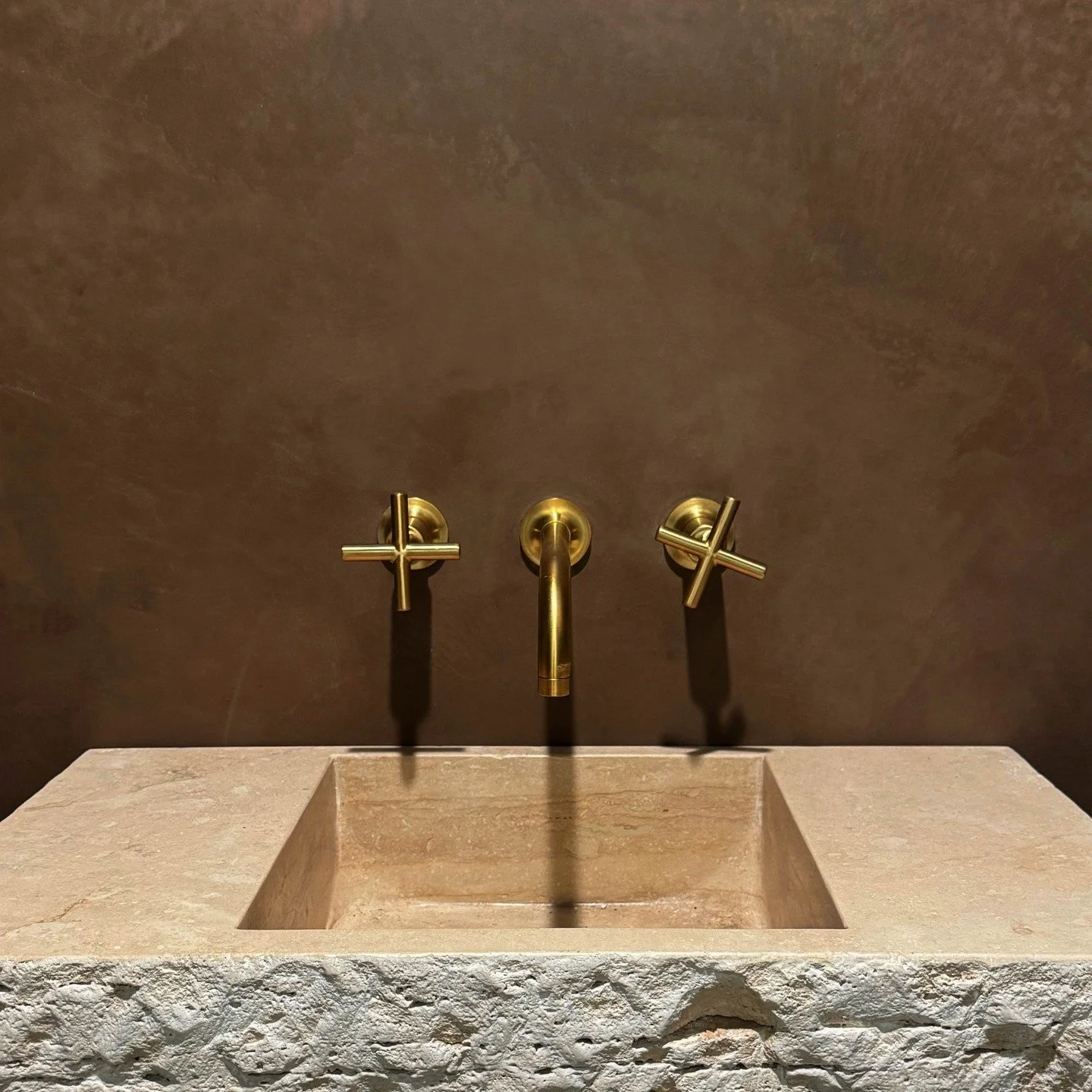 Lime plastered walls with a worn leather feel