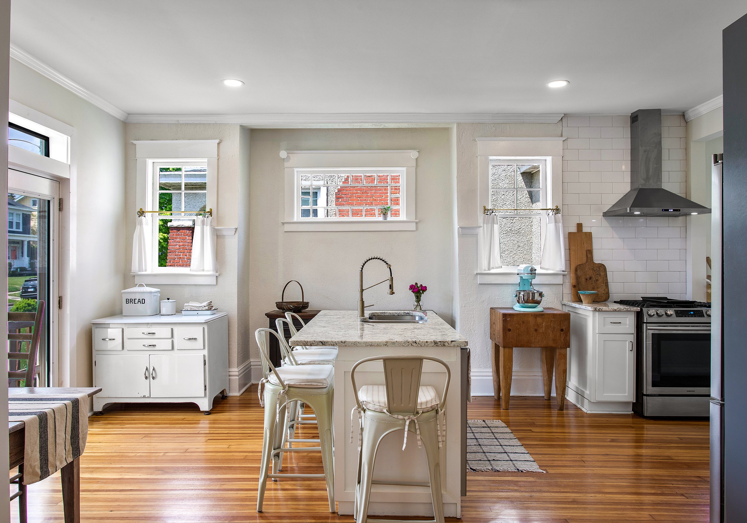 15-Kitchen.jpg