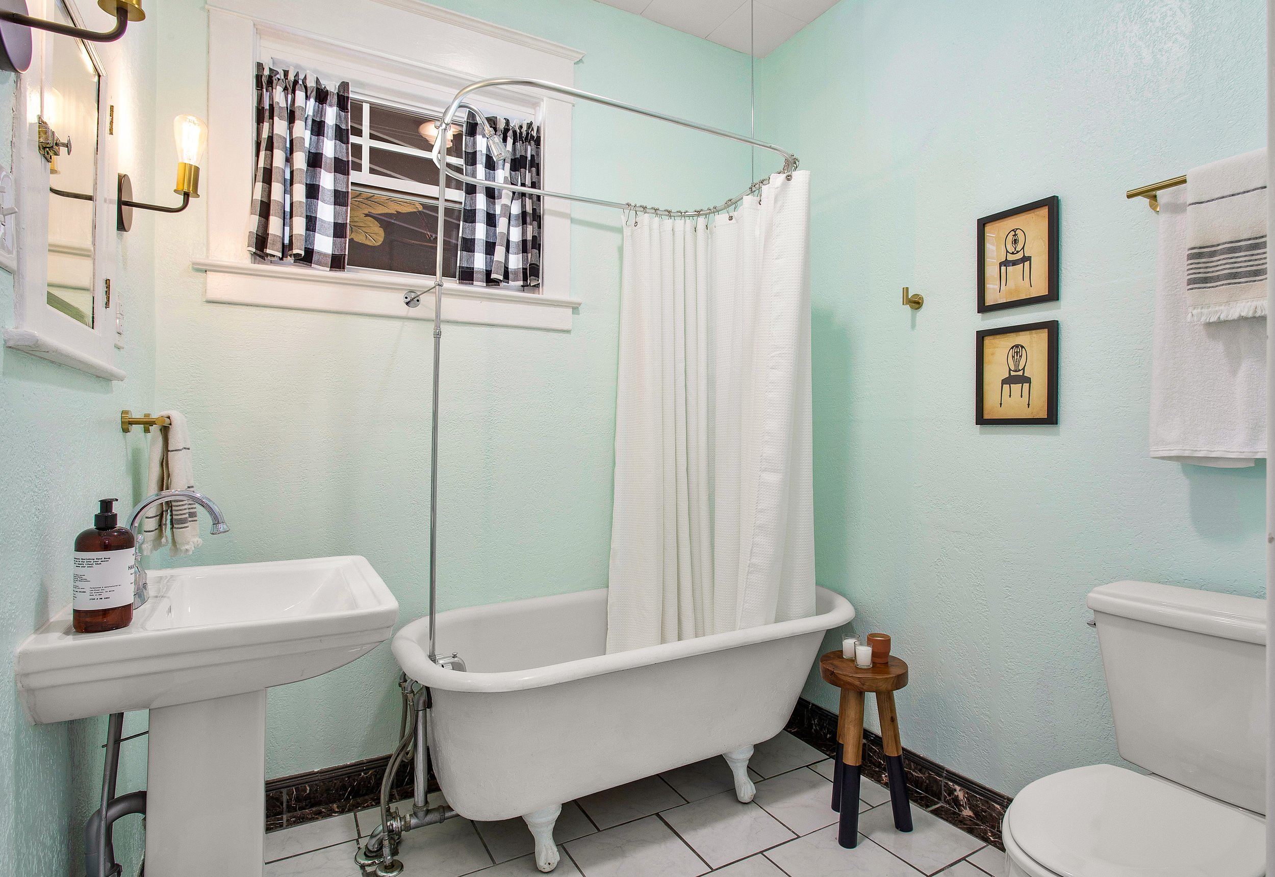 26-Hall Bath.jpg