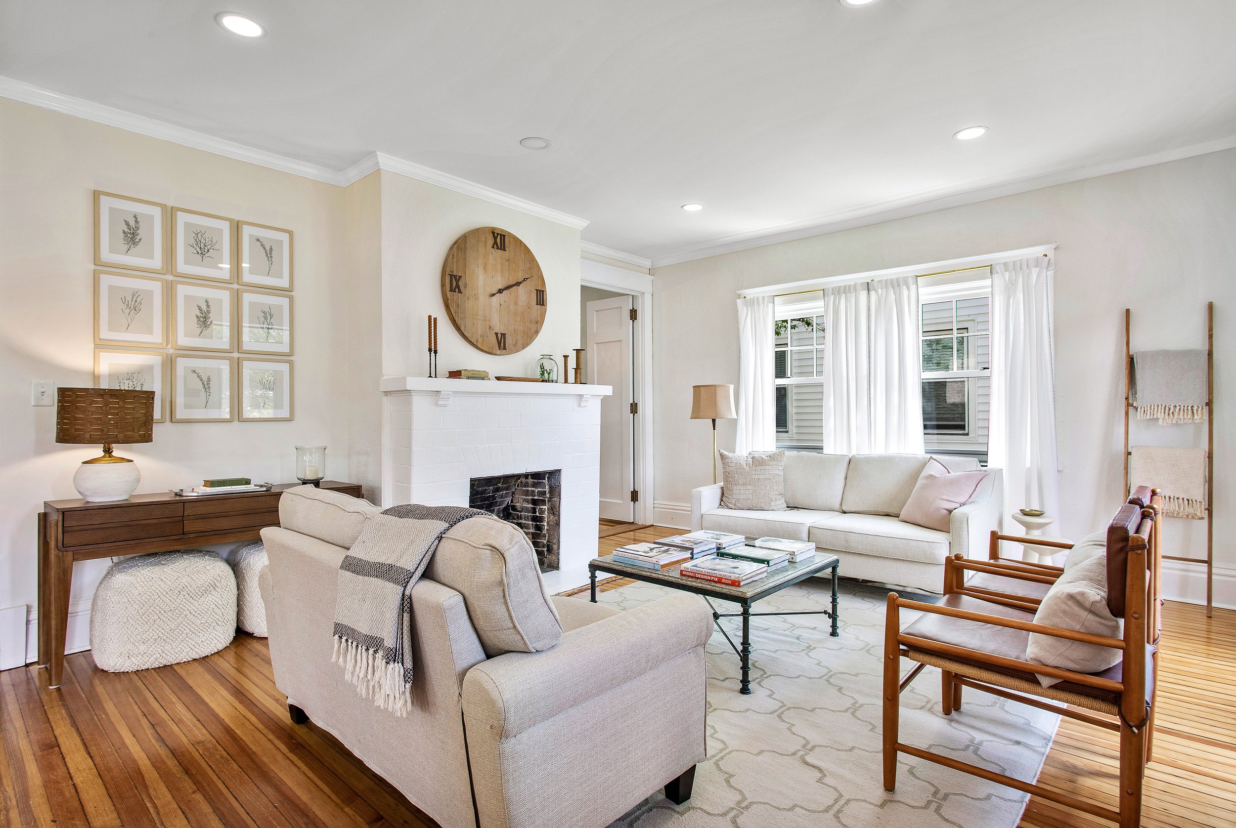 09-Living Room.jpg