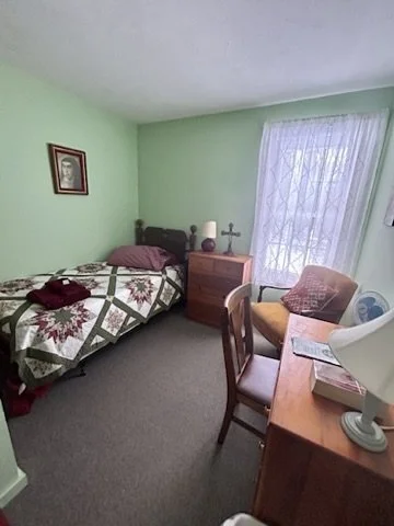 The green room-single room