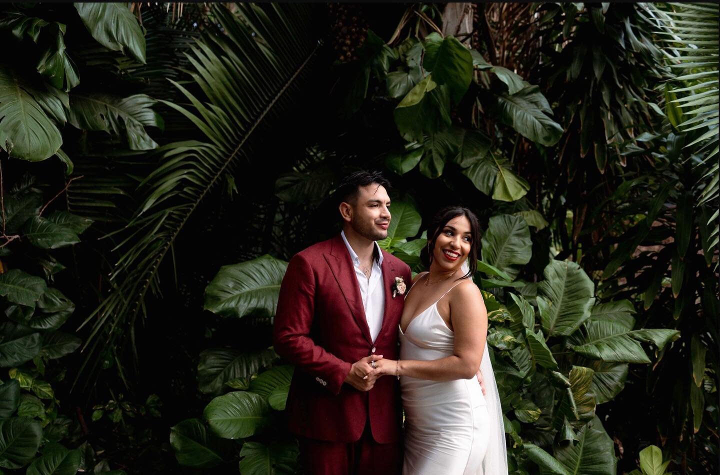 These two hotties are featured on our website this month! 

Check out their paradise destination wedding in Puerto Vallarta, Mexico.

Link in bio 

🌴
🌴
🌴

#mexicowedding #mexicodestinationwedding #mexicanwedding #weddingmexico #destinationwedding 