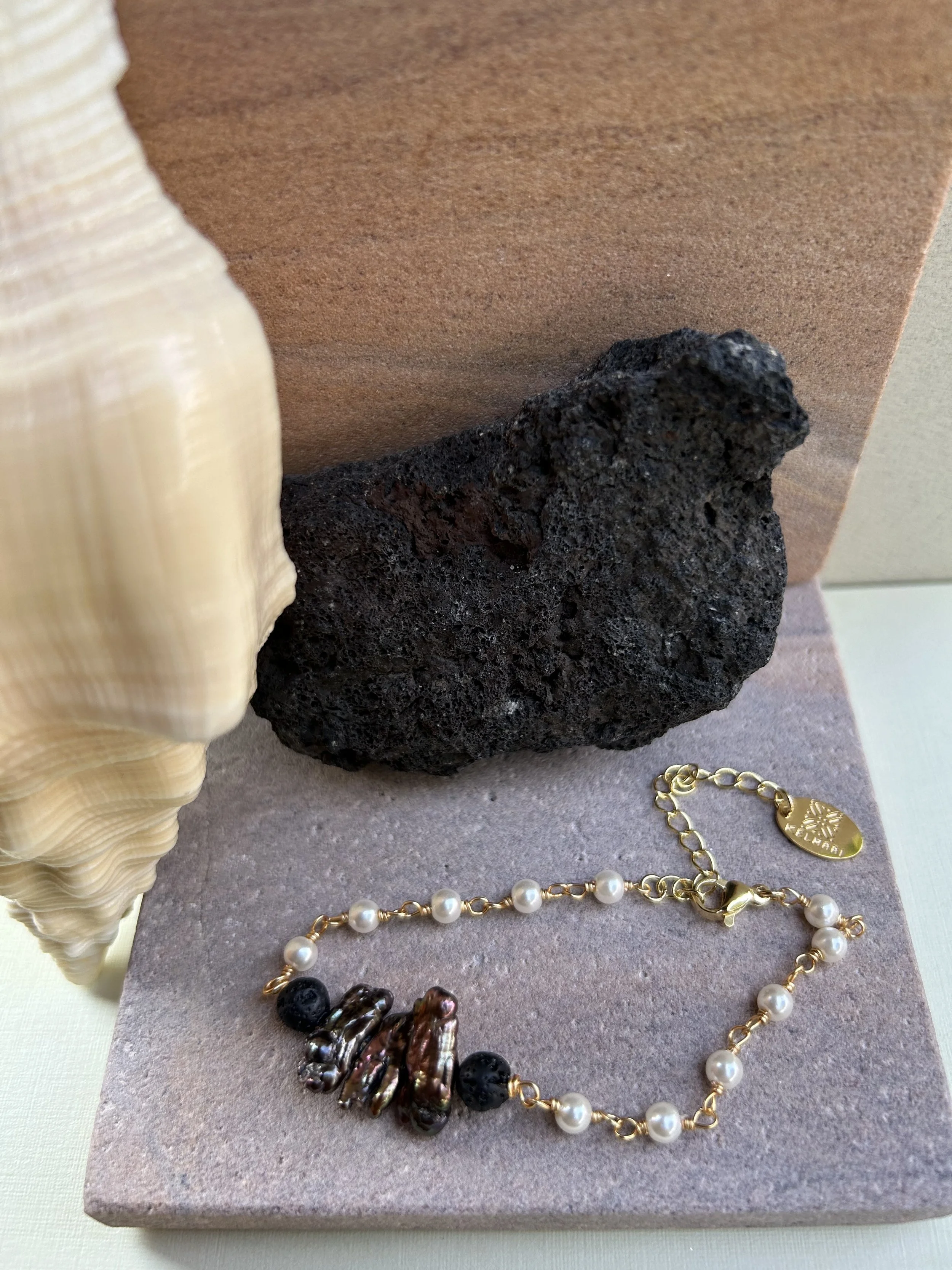kelmari-volcan-lava-biwa-pearl-bracelet 2.JPG