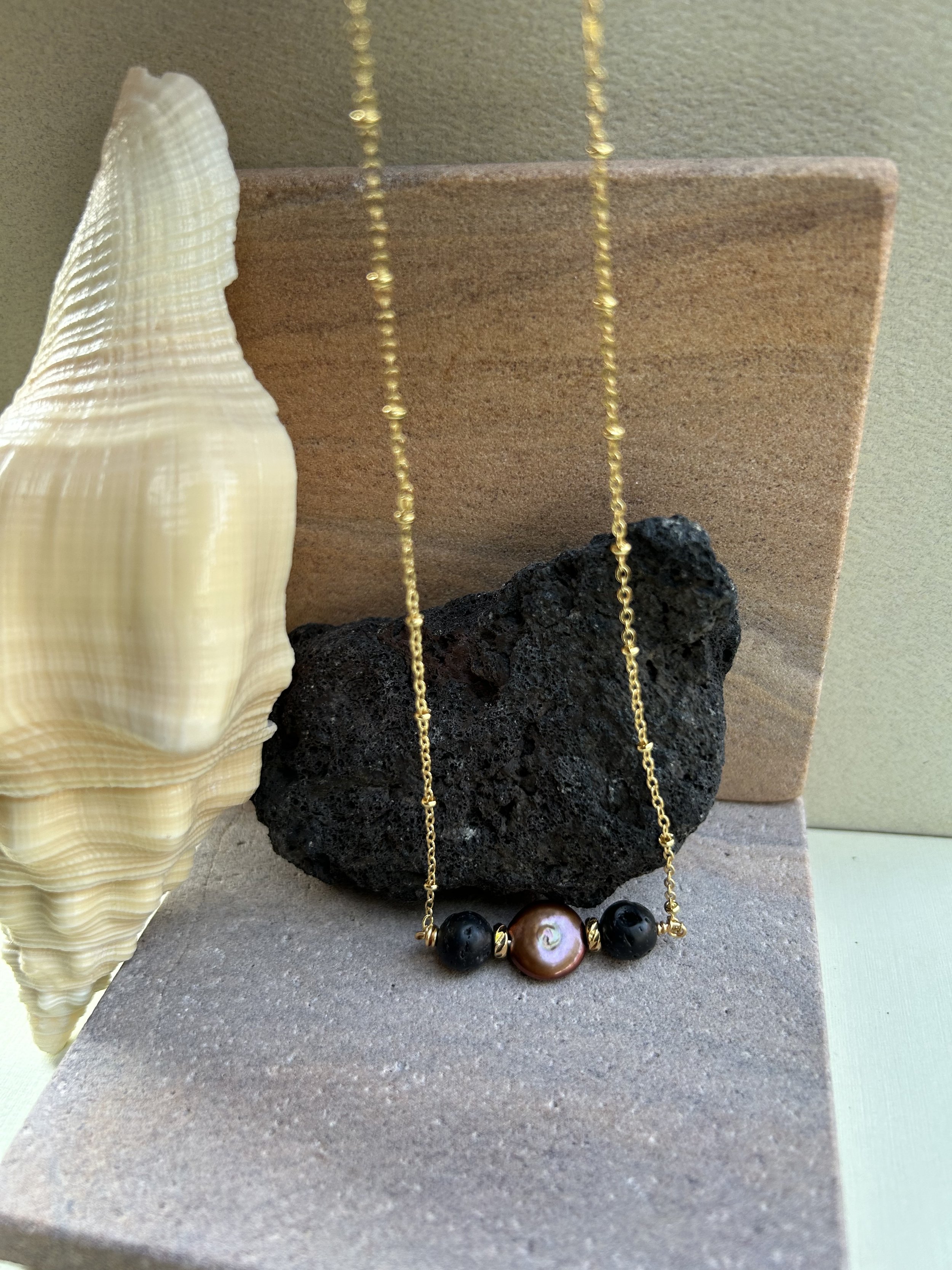 kelmari-volcan-lava-pearl-disc-necklace 2.JPG