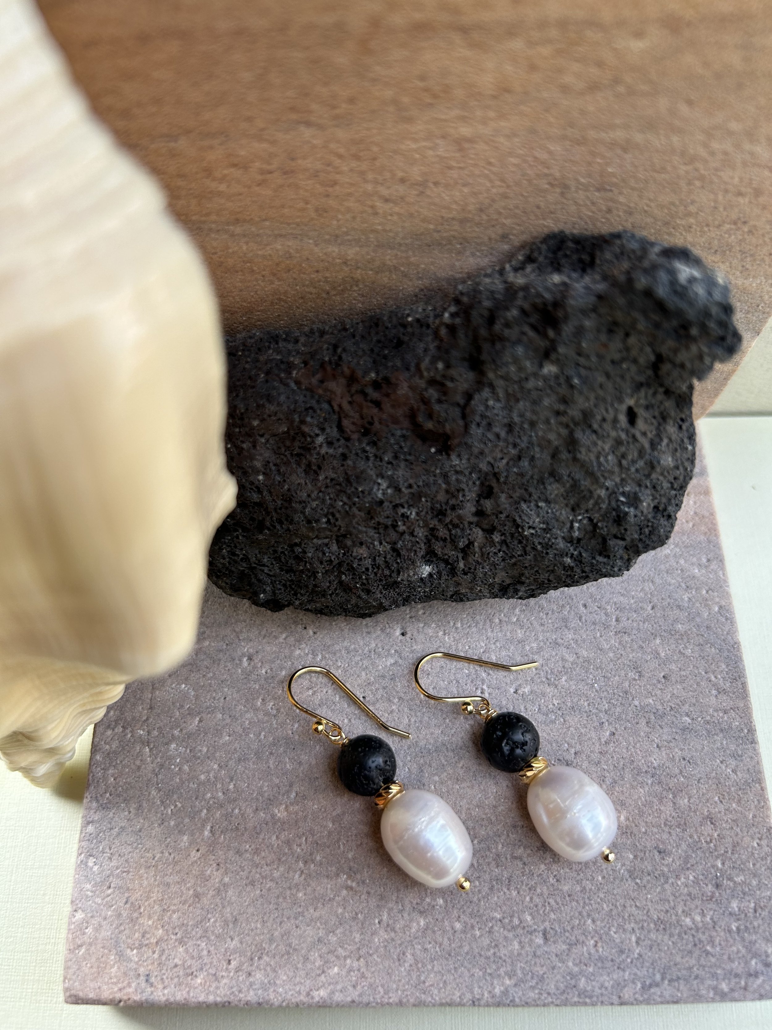 KELMARI VOLCAN LAVA PEARL DROP EARRINGS