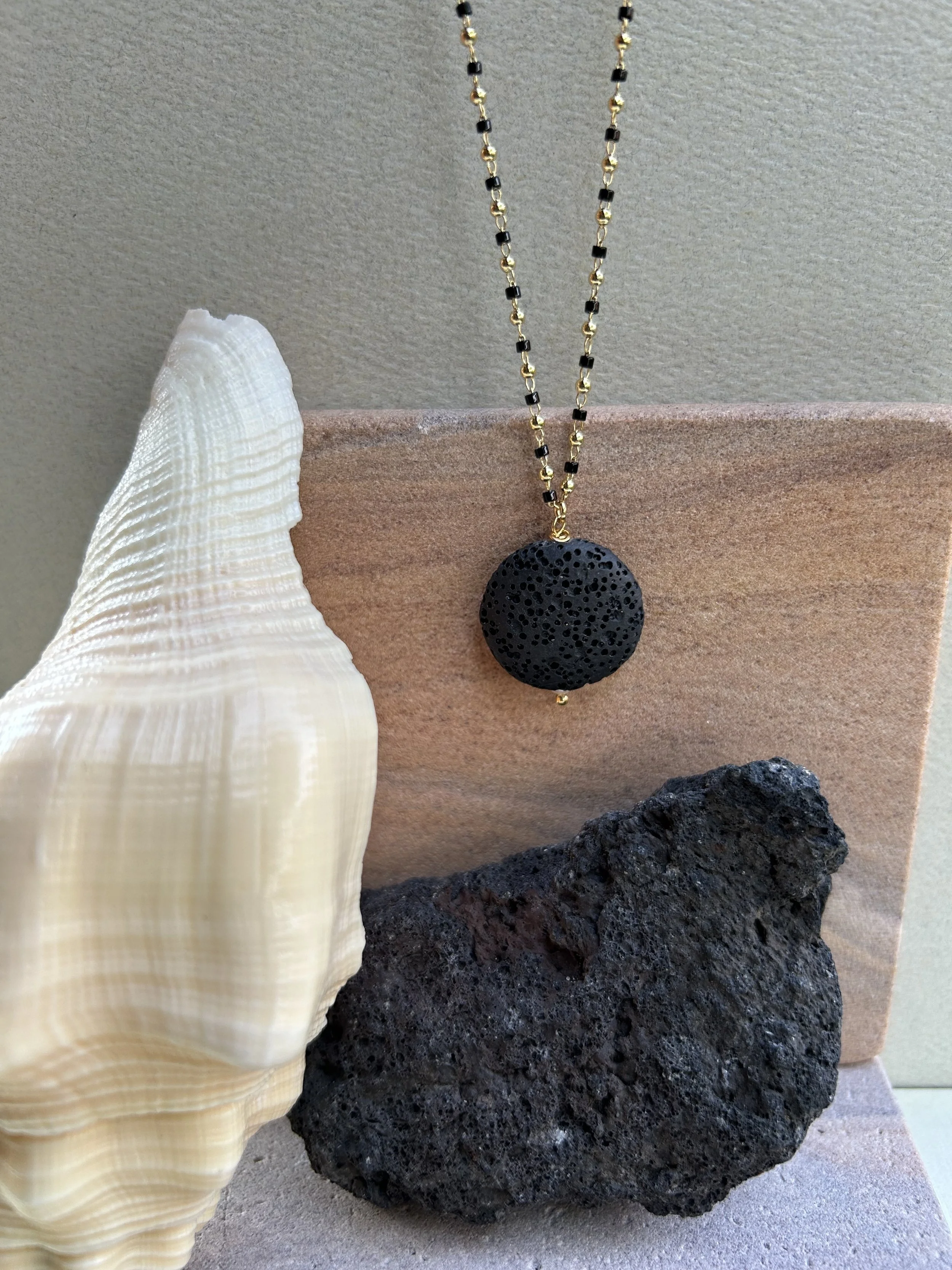 KELMARI VOLCAN LAVA STONE DISC NECKLACE
