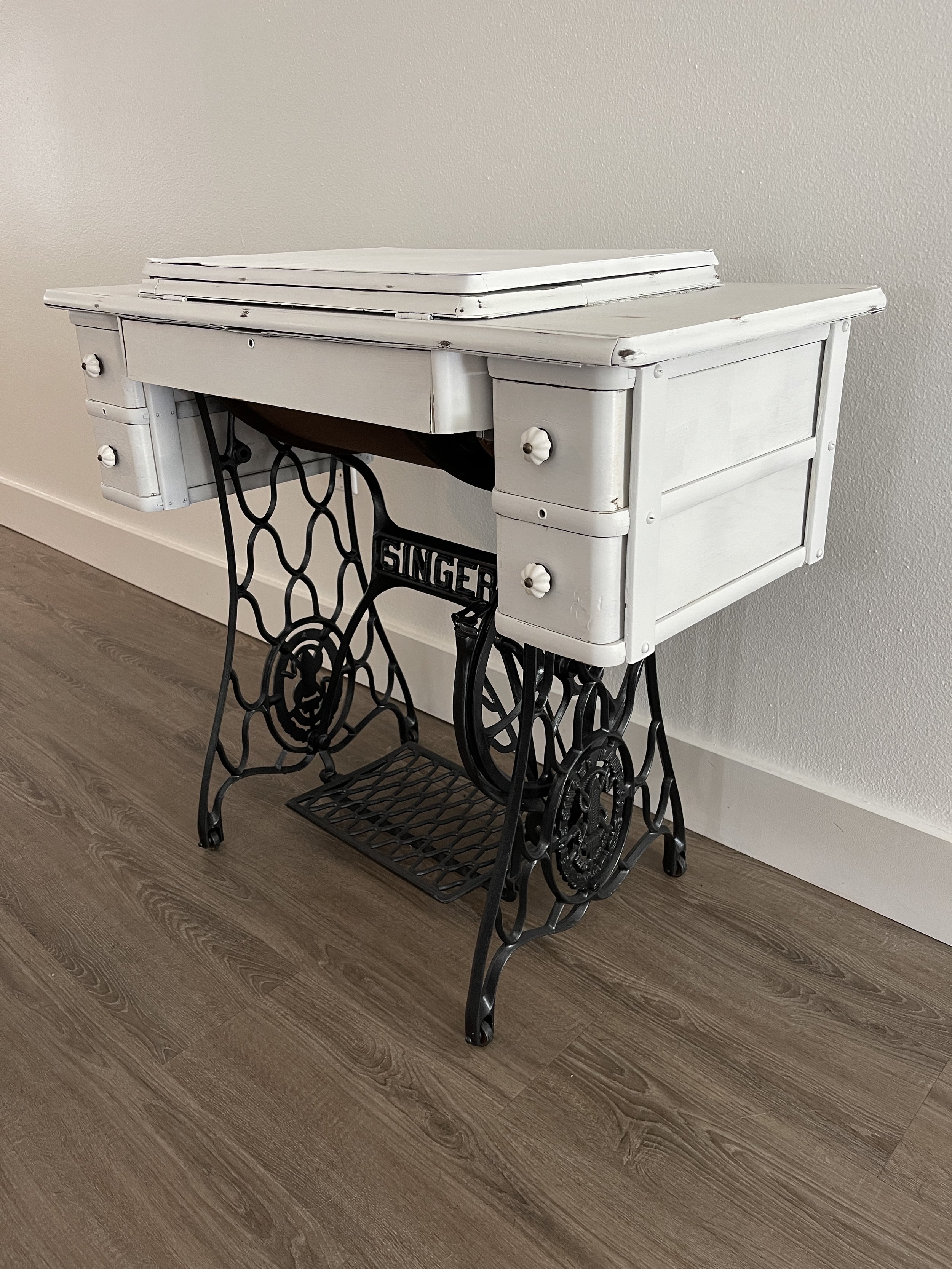 Singer Sewing Machine Stand - Antique Makeover 