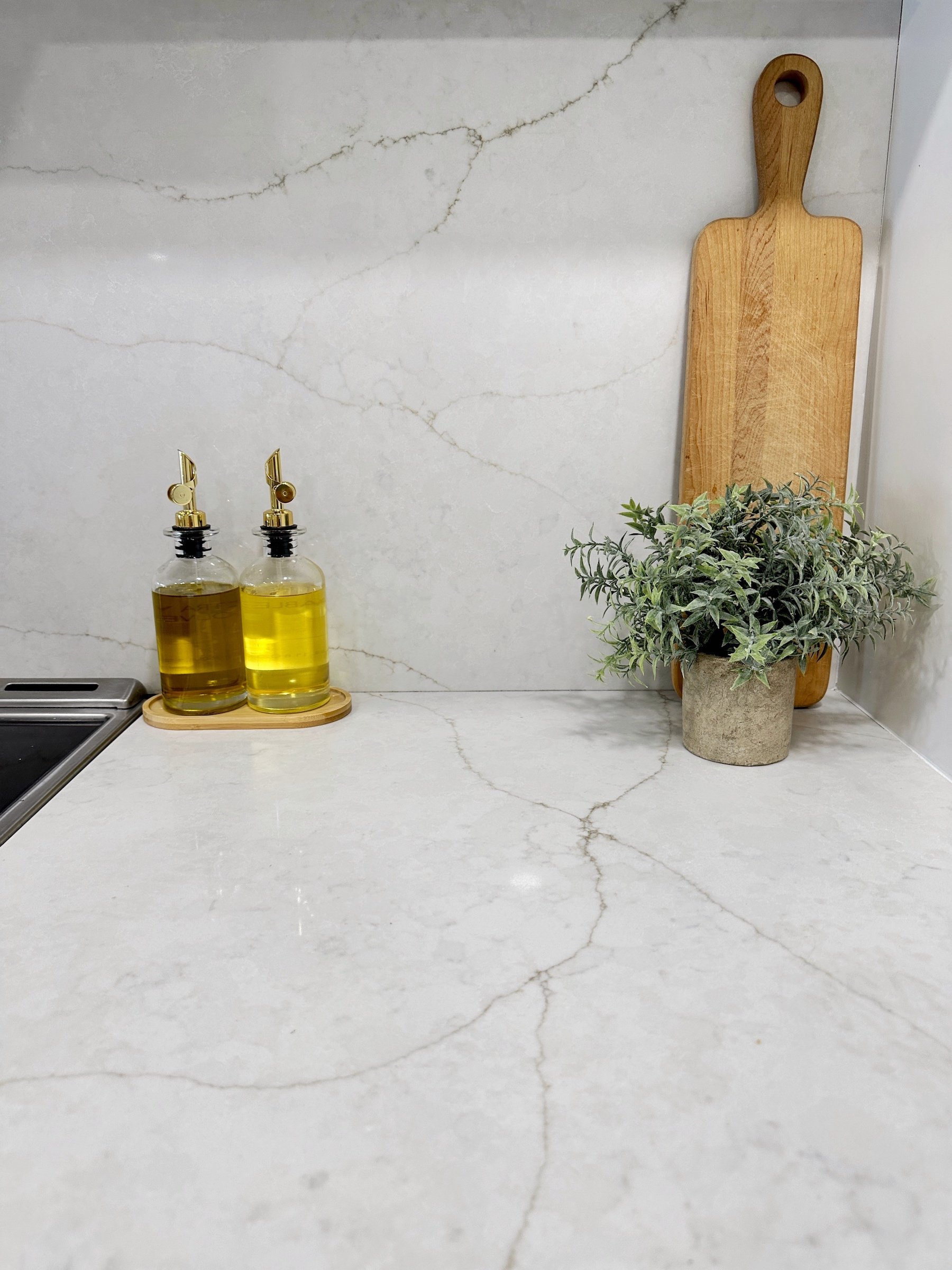 vadara quartz slab backsplash.jpg