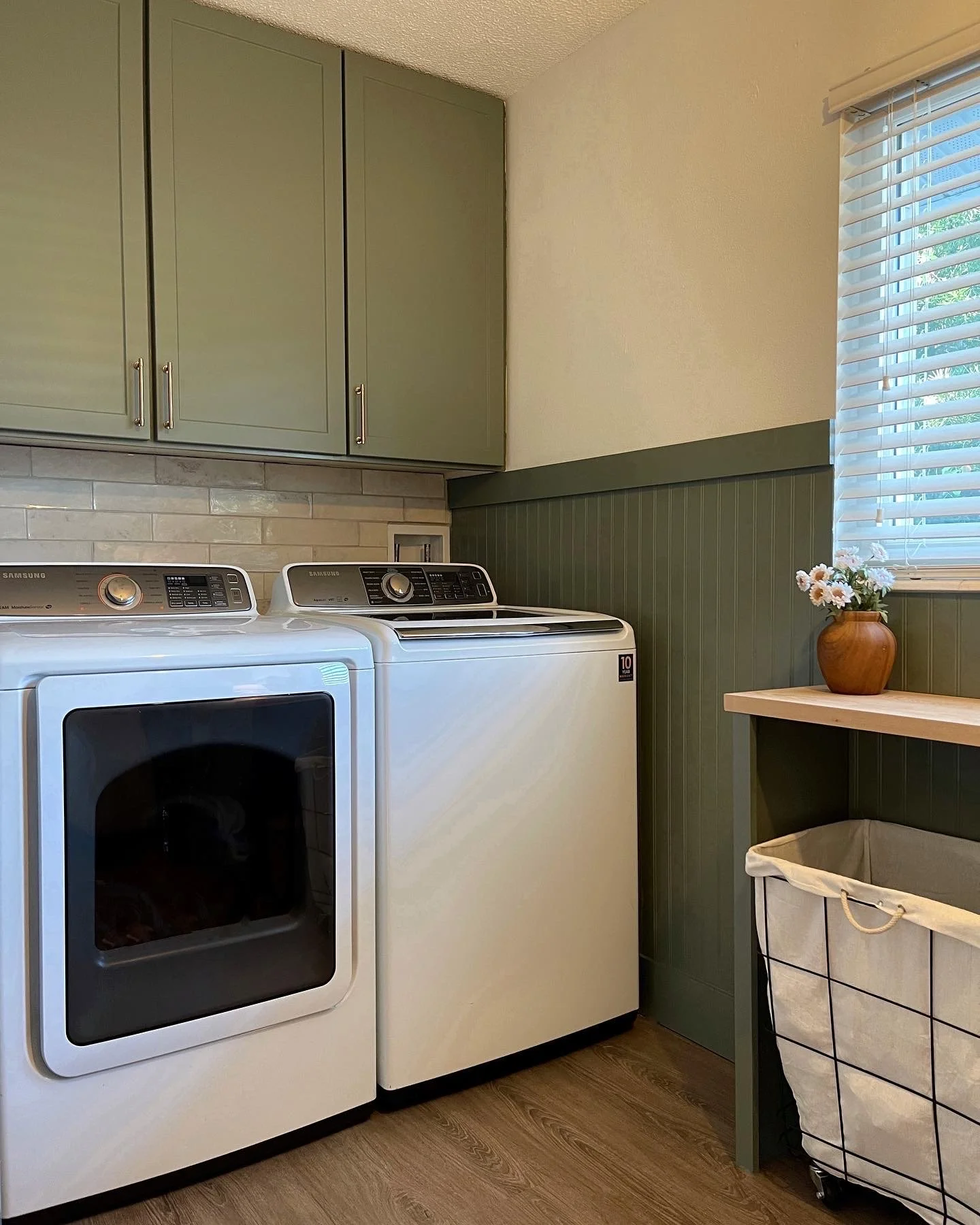 laundry room.JPG