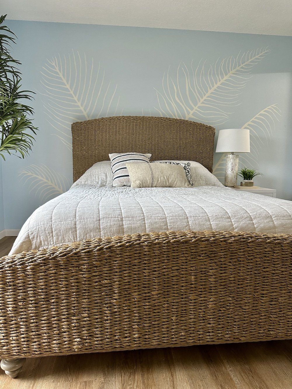 bedroom palm mural.jpg