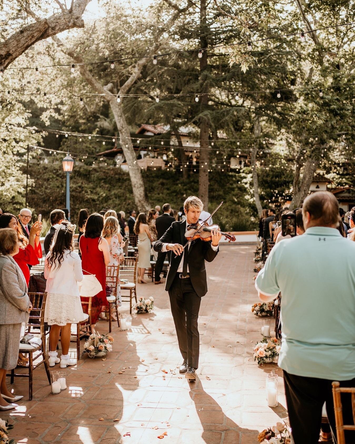 A violinist serenading you down the aisle? YES PLEASE😍 there may be nothing more romantic.

.....
Venue @rancholaslomas 
Planning, Design + Flowers @ruffleeffect 
Violinist @danielmorrismusic 
Catering @24carrotscatering 
DJ @thisisgoodmood 

#weddi