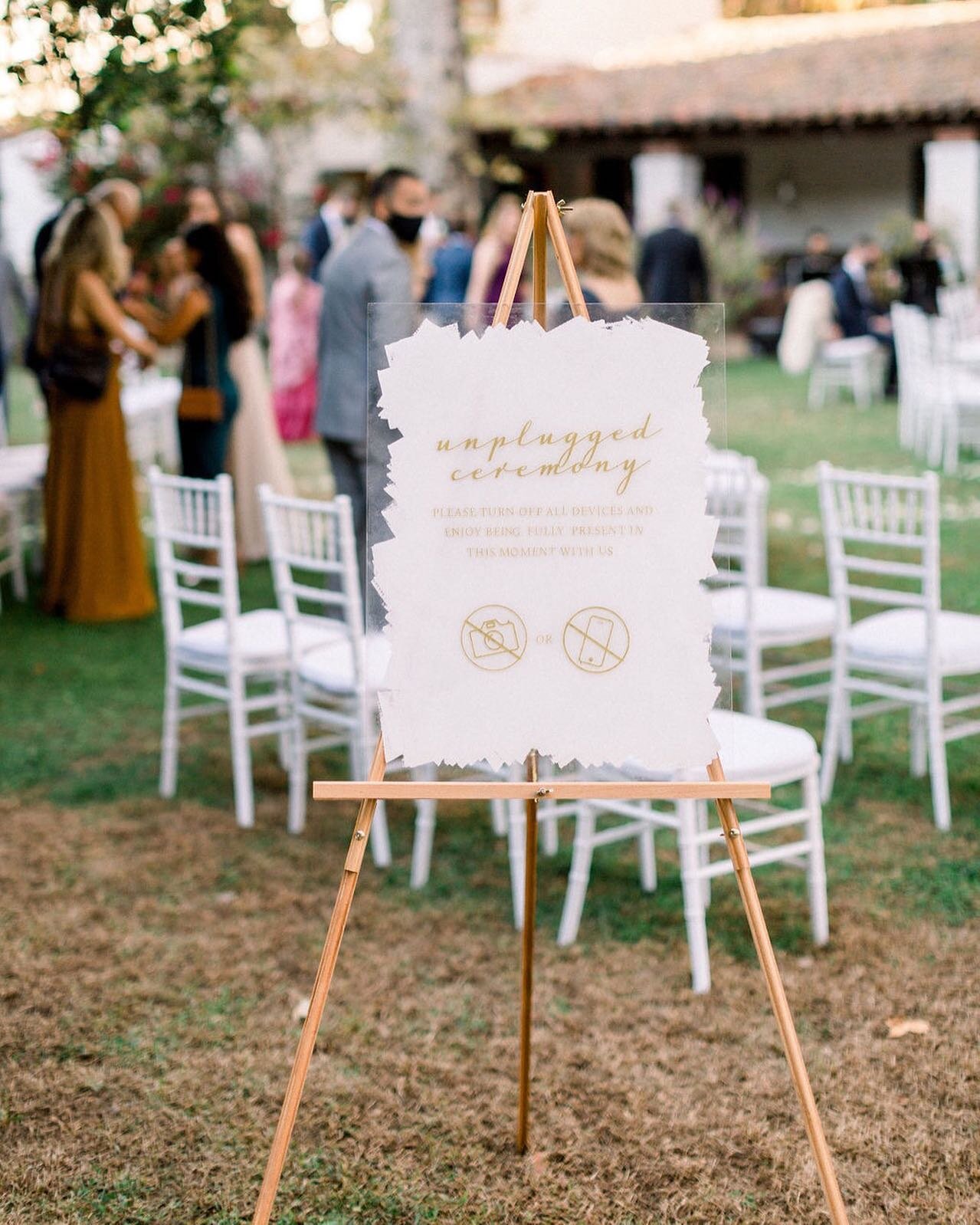 unplugged ceremony
⠀⠀⠀⠀⠀⠀⠀⠀⠀
a time when all your friends + family can be fully present in the moment. the moment in which you commit yourself to the love of your life in front of your dearest people.
⠀⠀⠀⠀⠀⠀⠀⠀⠀
your wedding should be exactly as you w