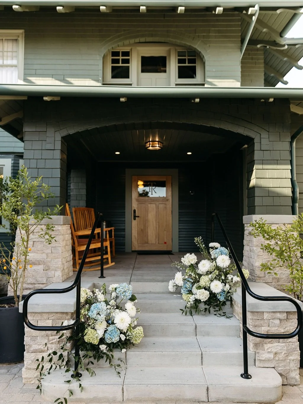 Natalie &amp; Pauline&rsquo;s wedding at The Richland was a celebration full of elegance, personality, and lush floral moments 🌿💙

From their signature bar drinks to the dreamy sweetheart table and garden-style ceremony install, every detail was in