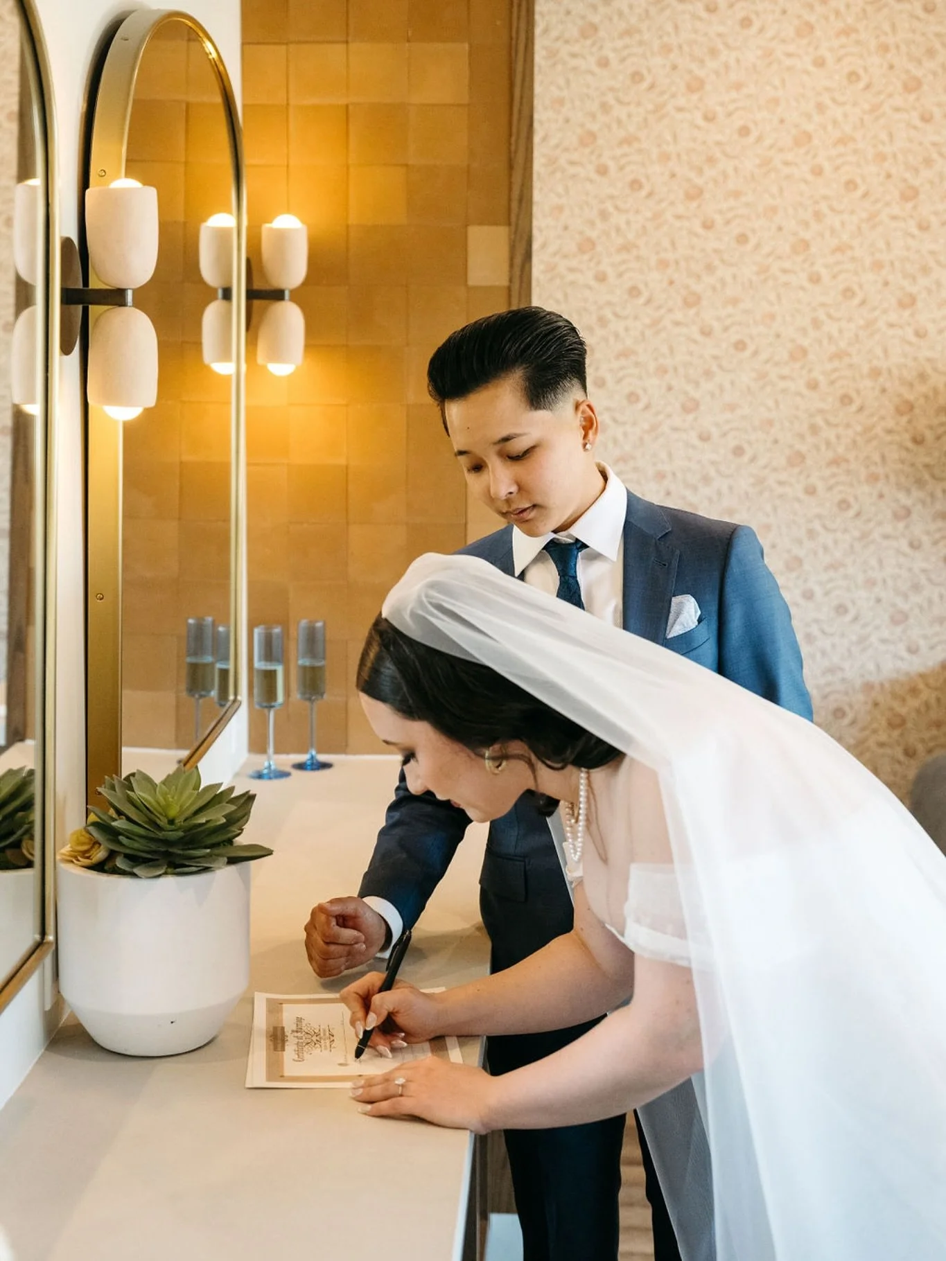 Did you know? 👀 You don&rsquo;t actually sign your marriage license at your wedding. That happens at the courthouse when you pick it up.

So what needs to be signed on your wedding day? Your officiant and witnesses will just need to sign your marria