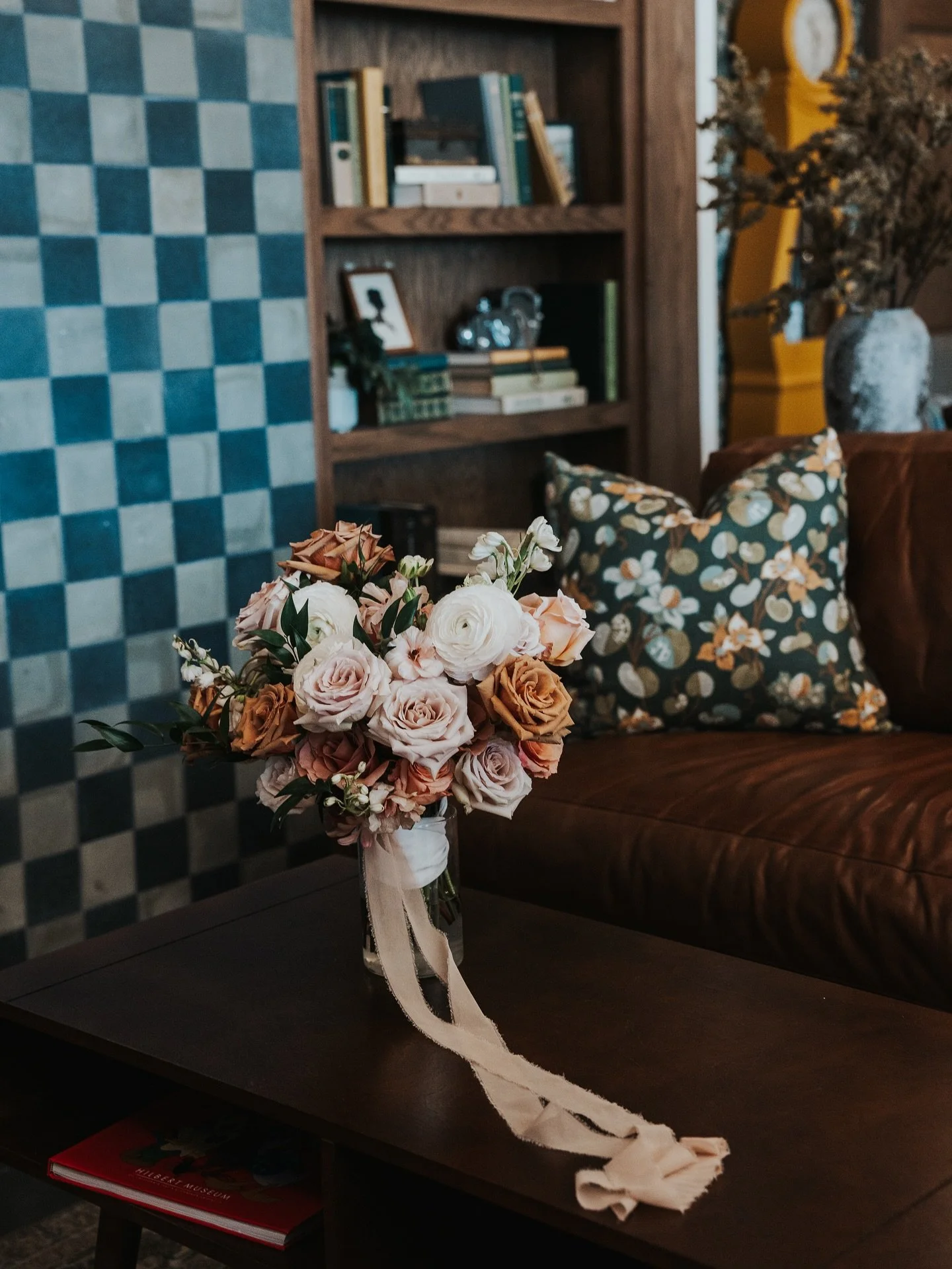 Emma&rsquo;s bouquet is the perfect blend of romantic roses and soft textures, designed to complement her timeless bridal style. At Ruffle Effect, we specialize in wedding florals that tell your love story, lush bouquets, dreamy ceremony installation