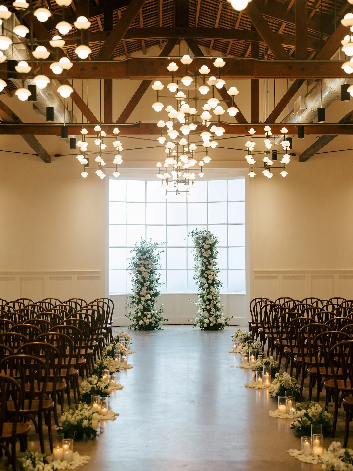 Karissa &amp; Kam&rsquo;s beautiful wedding ceremony under a romantic two-pillar broken arch at The Richland 🤍✨

Planning + Florals : @ruffleeffect
Venue : @therichlandoc
Caterer : @24carrotscatering
Photo : @ccernik
DJ : @honoredoccassions
Makeup :