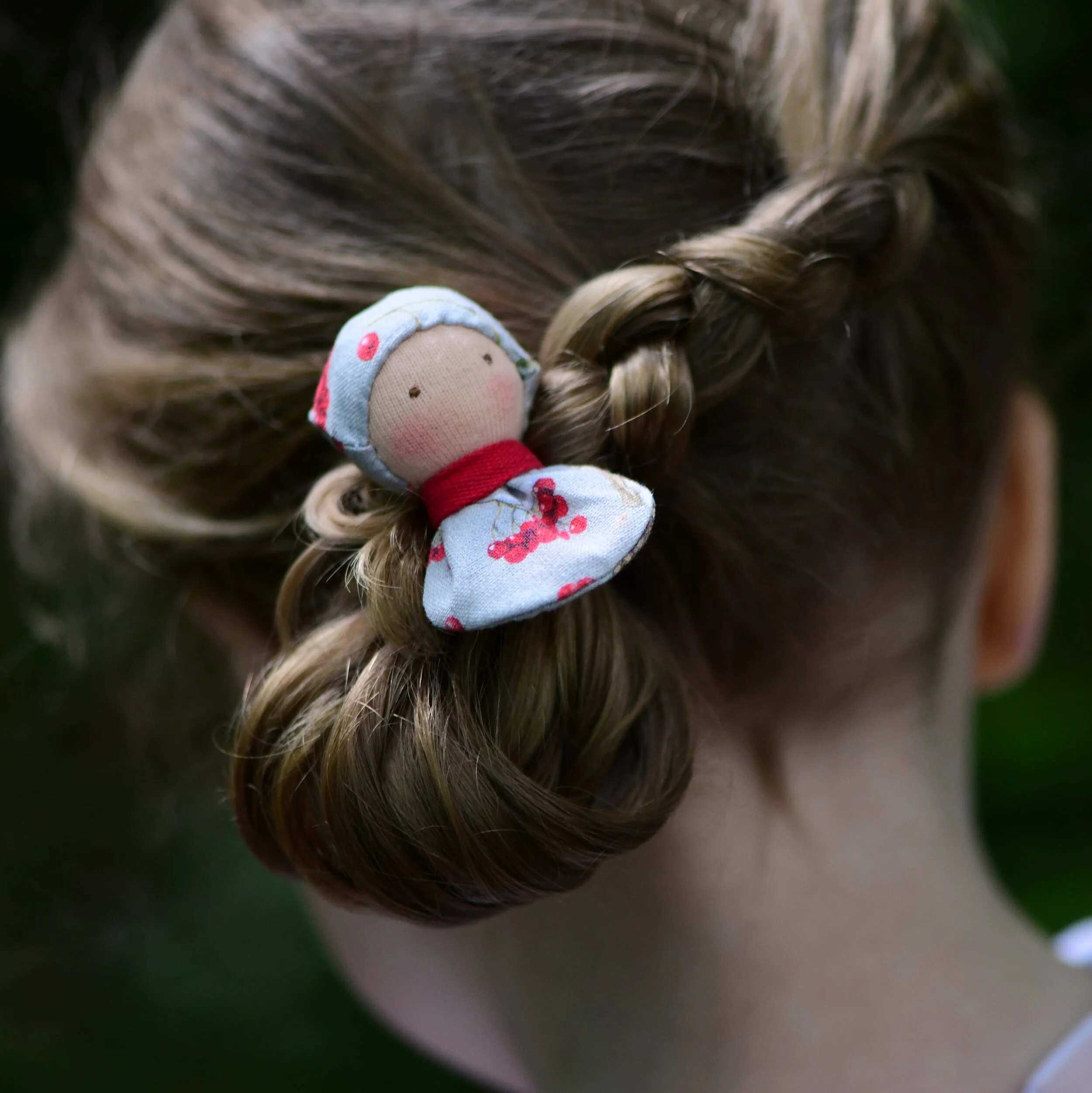 "Dolls" elastics on the way