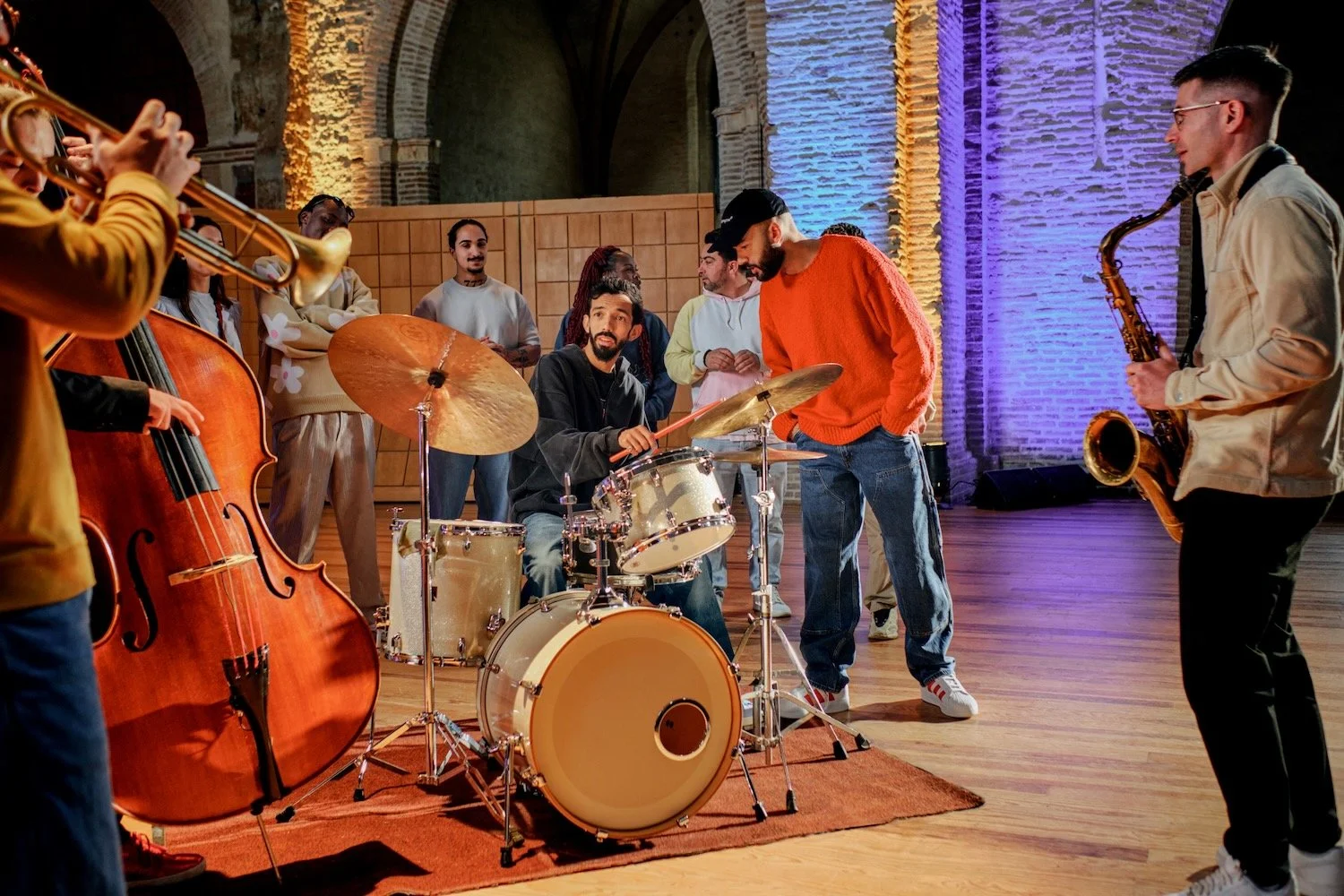 BigFlo & Oli with musicians during a jazz session inside the Auditorium Saint-Pierre-des-Cuisines in Toulouse.