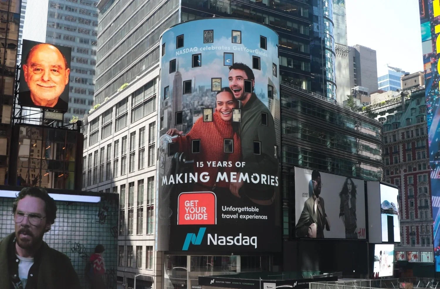 Make Memories US, digital ad with Nasdaq displayed in New York