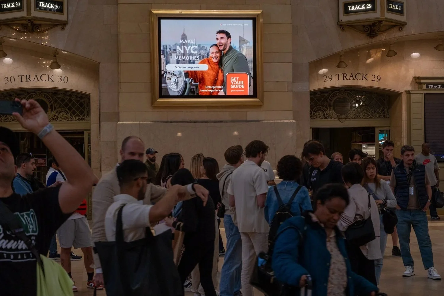 Make Memories US, digital ad at Grand Central Station, New York