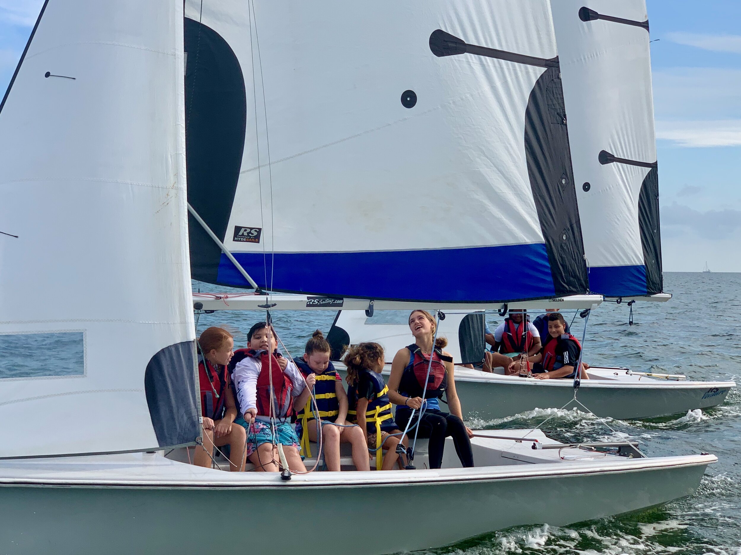 CITY SAILING WITH SHENANDOAH PARK (E-3)